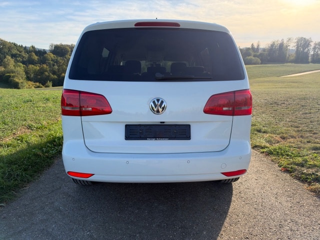VW Touran 2.0 TDI Highline DSG-image-4