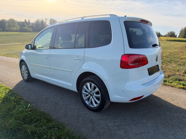 VW Touran 2.0 TDI Highline DSG-image-3
