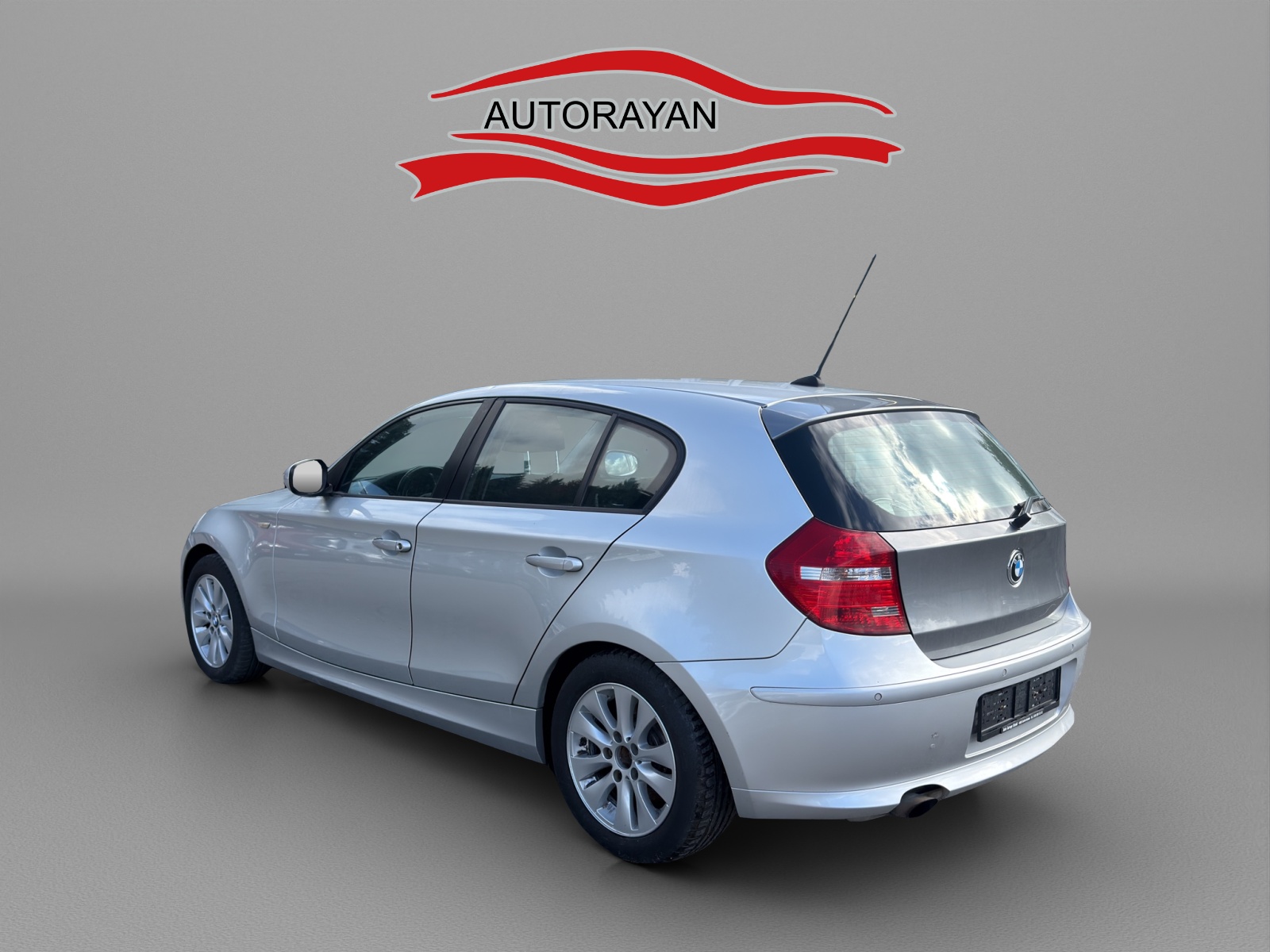 BMW 118i-image-5