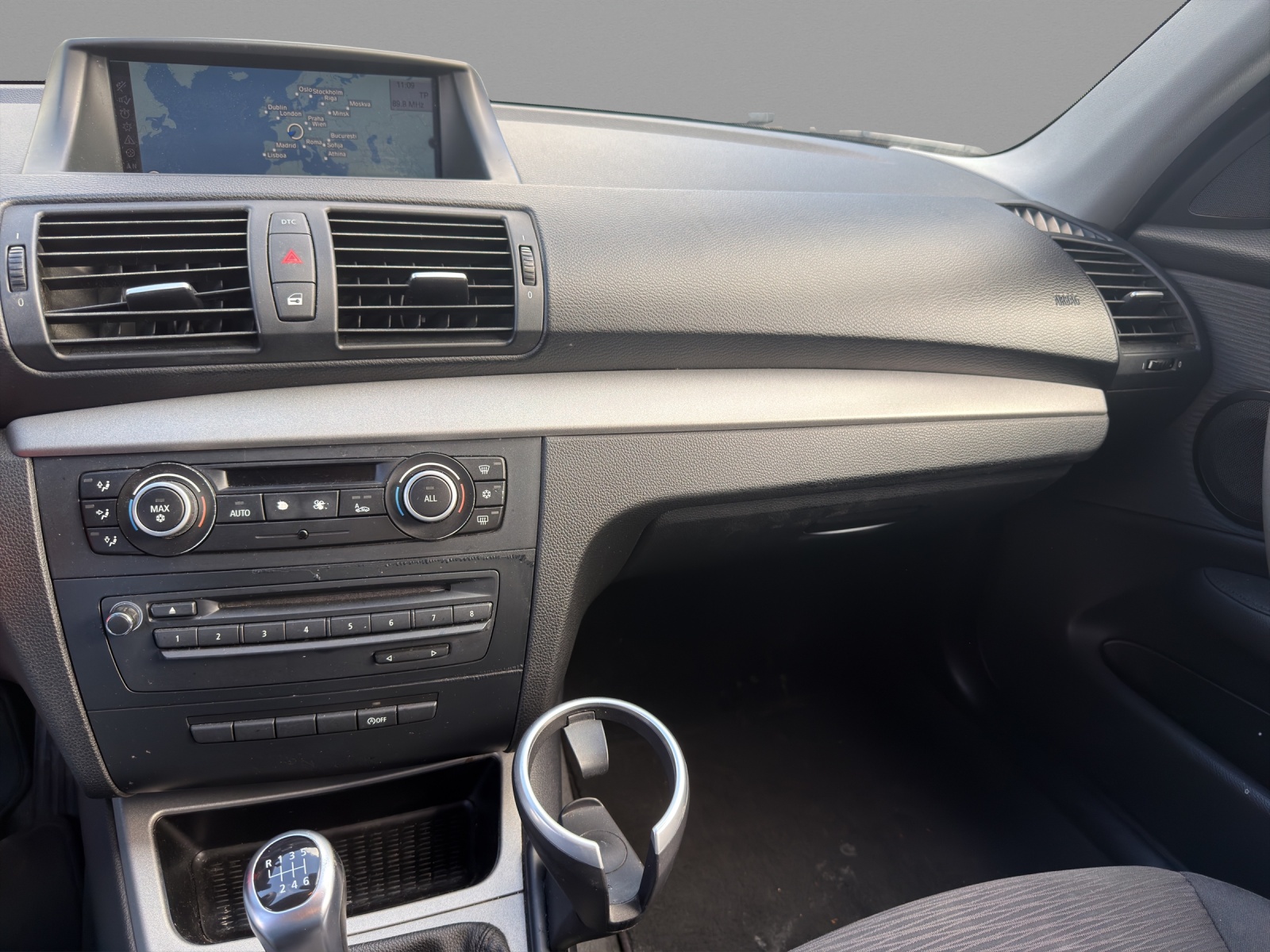 BMW 118i-image-7
