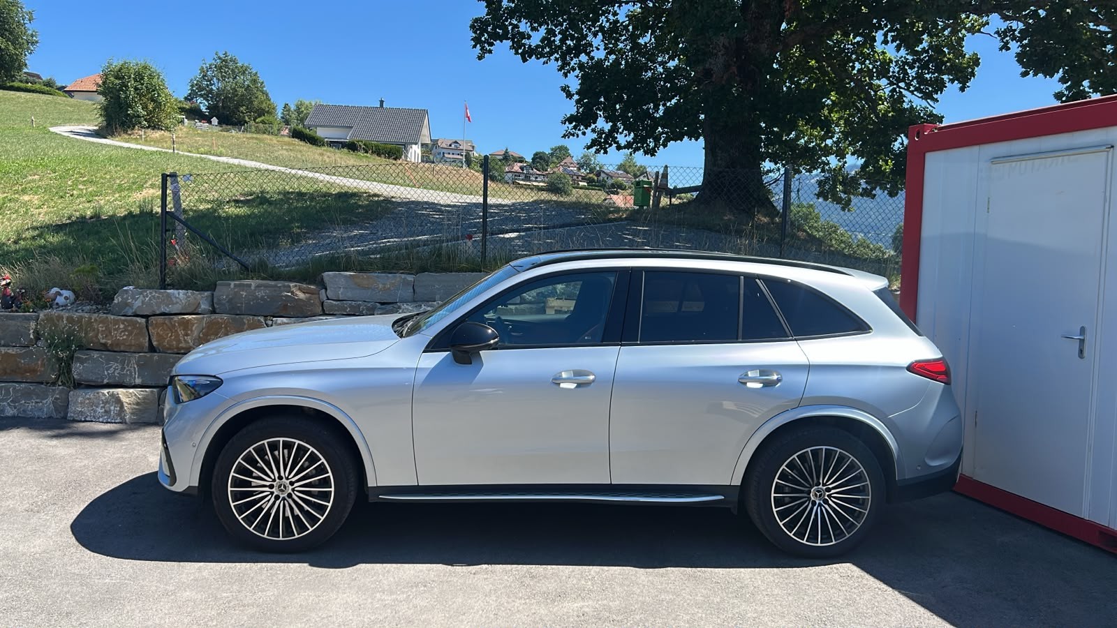 MERCEDES-BENZ GLC 300 AMG Line 4matic-image-1