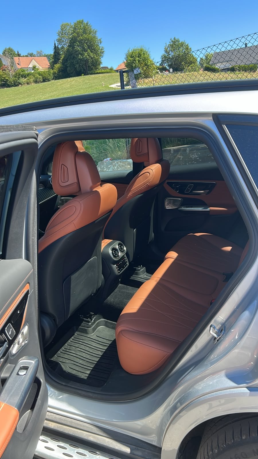 MERCEDES-BENZ GLC 300 AMG Line 4matic-image-4