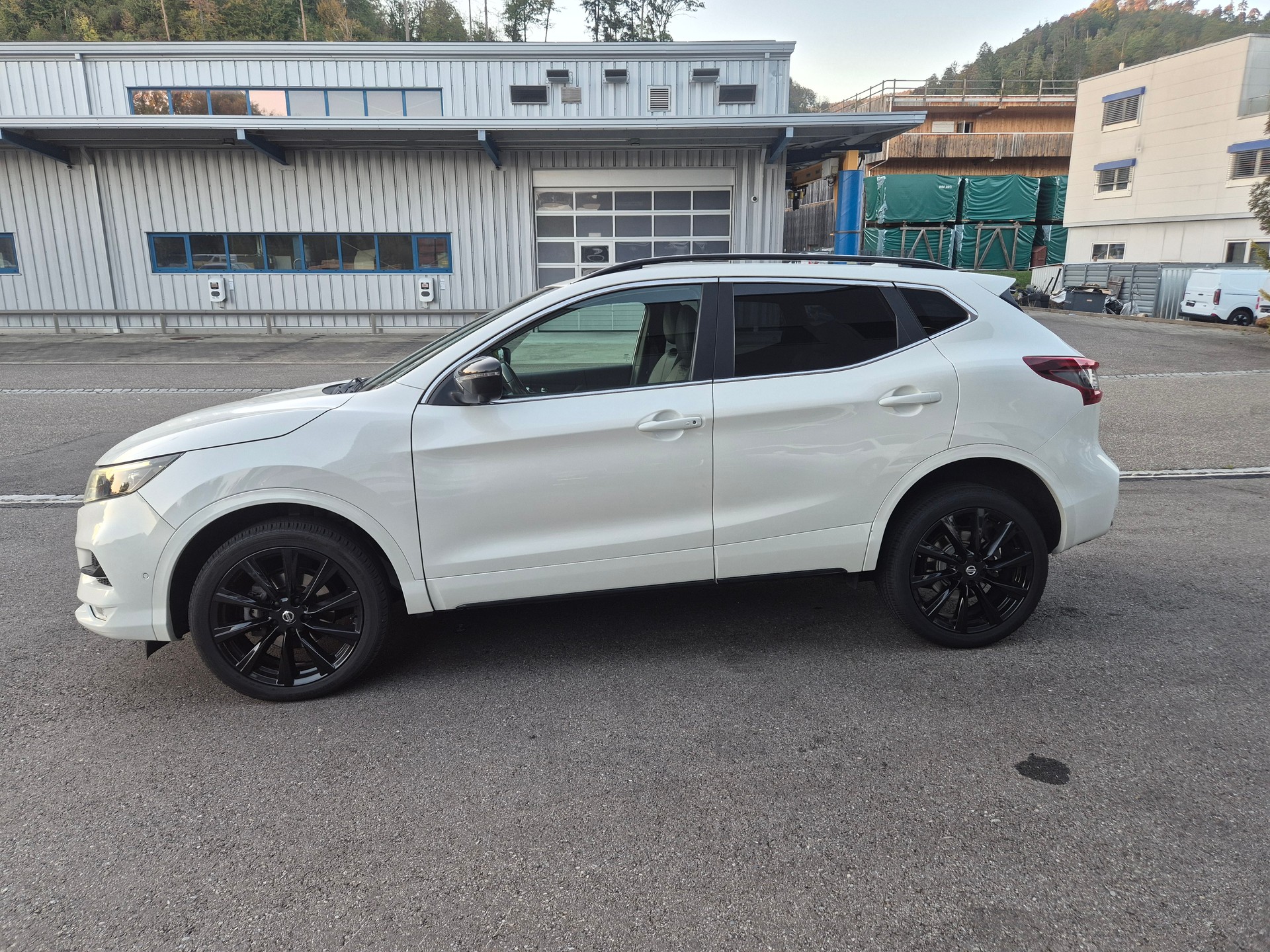 NISSAN Qashqai 1.7 dCi tekna Xtronic ALL-MODE 4x4-image-3