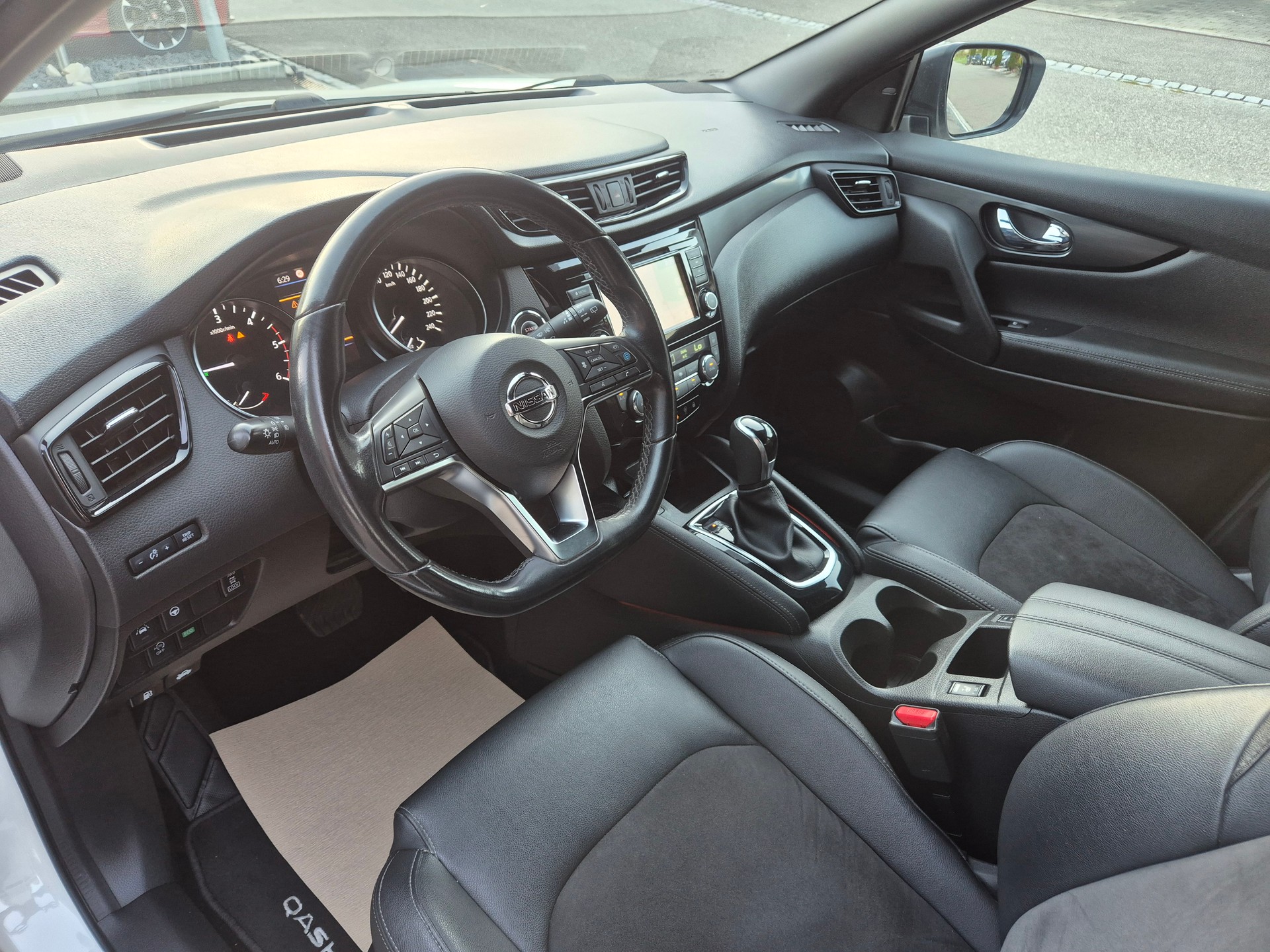 NISSAN Qashqai 1.7 dCi tekna Xtronic ALL-MODE 4x4-image-9