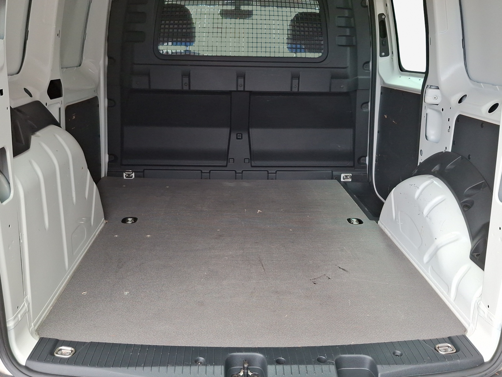 VW Caddy Cargo 2.0TDI-image-11