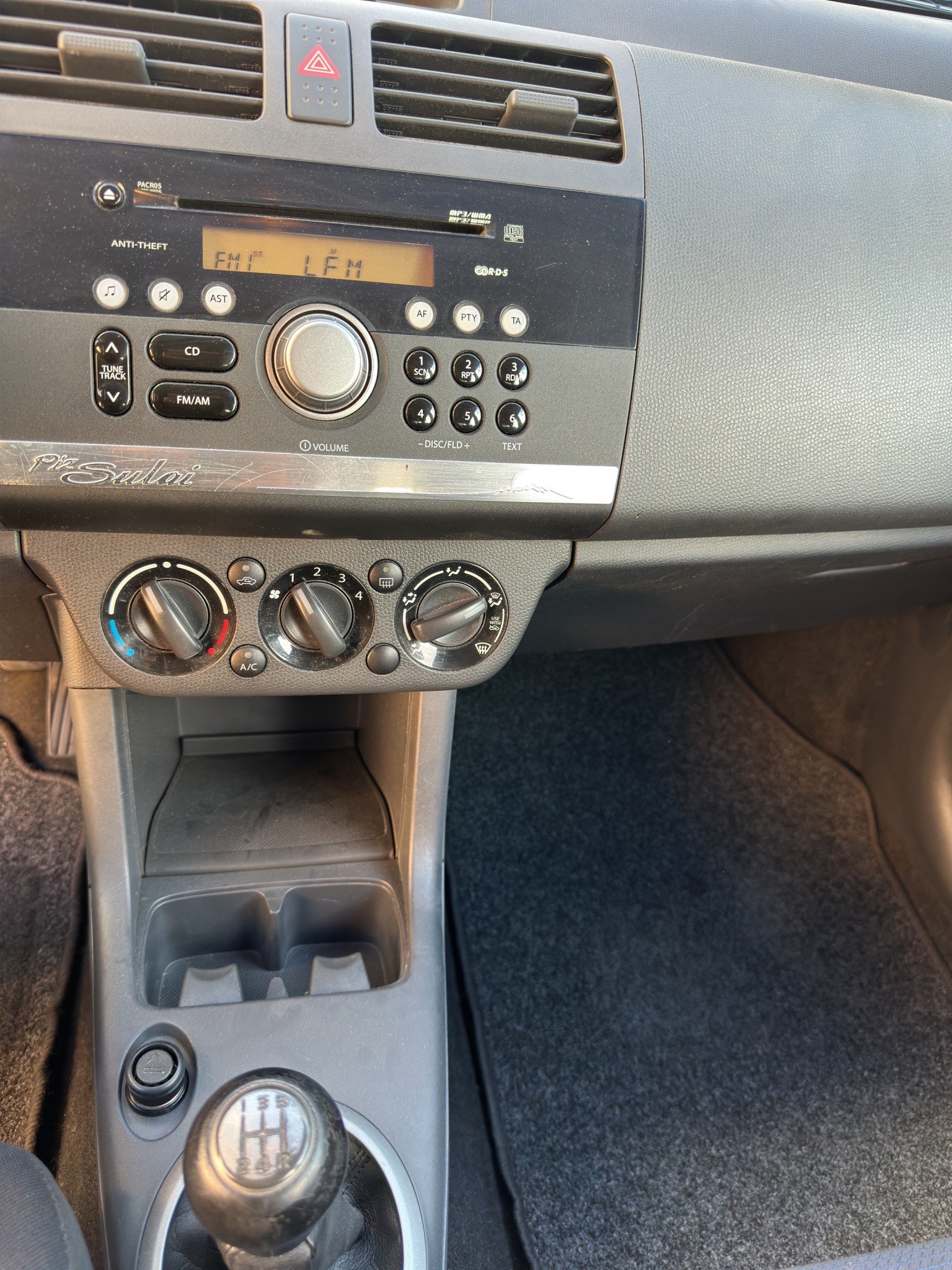 SUZUKI Swift 1.3i 16V GL Top Piz Sulai LE 4x4-image-9