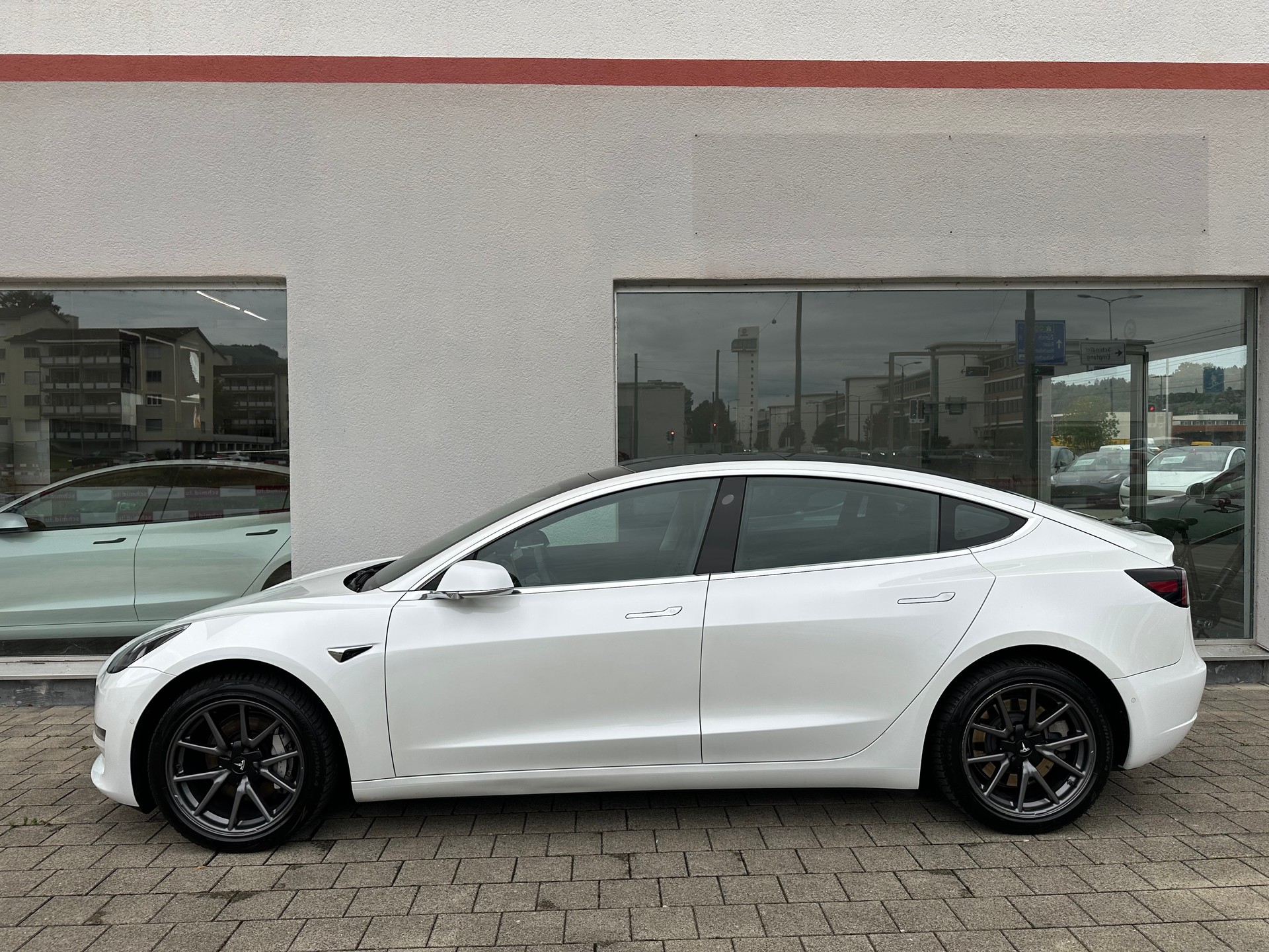 TESLA Model 3 Long Range Dual Motor AWD-image-3