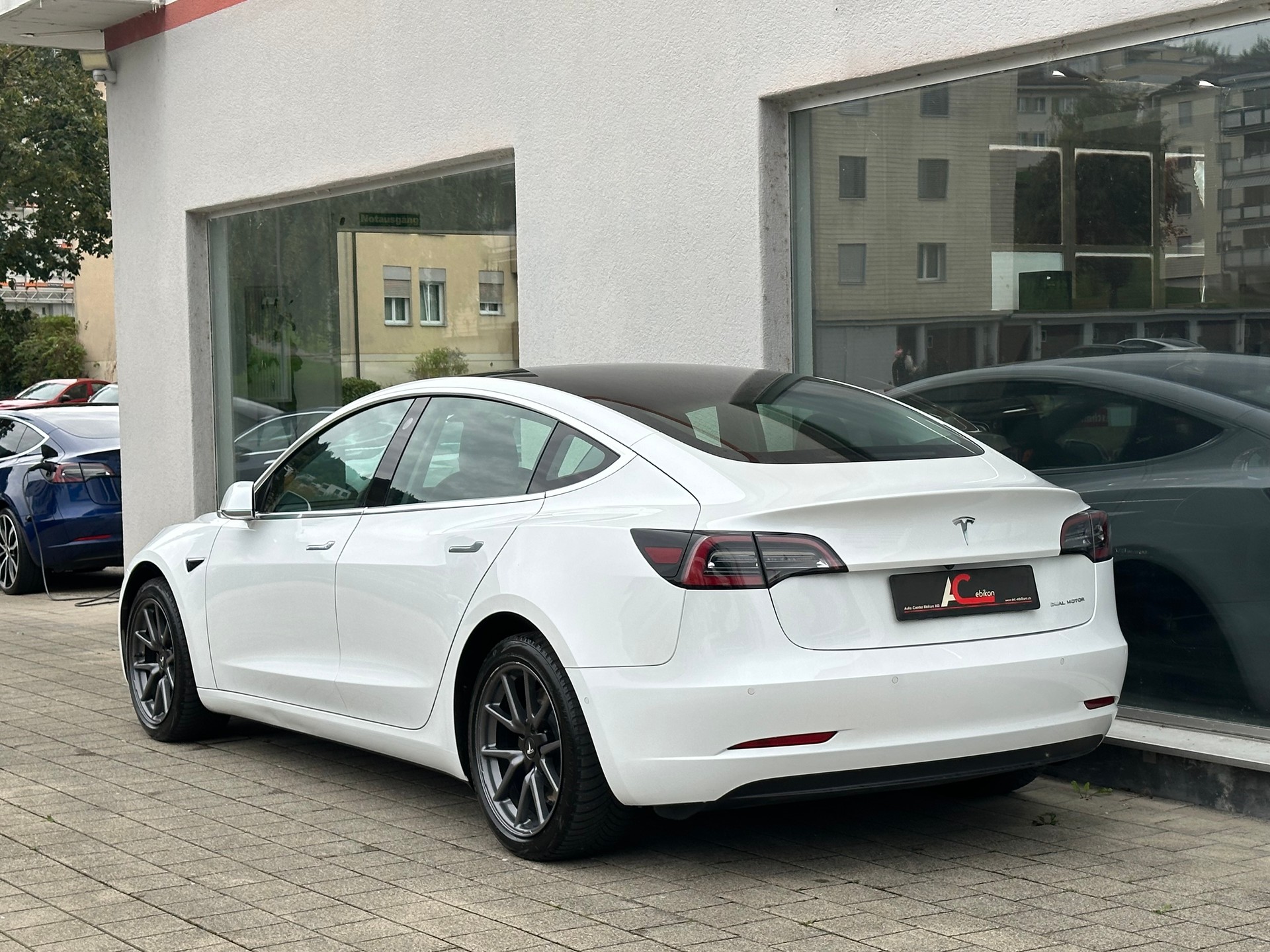 TESLA Model 3 Long Range Dual Motor AWD-image-1