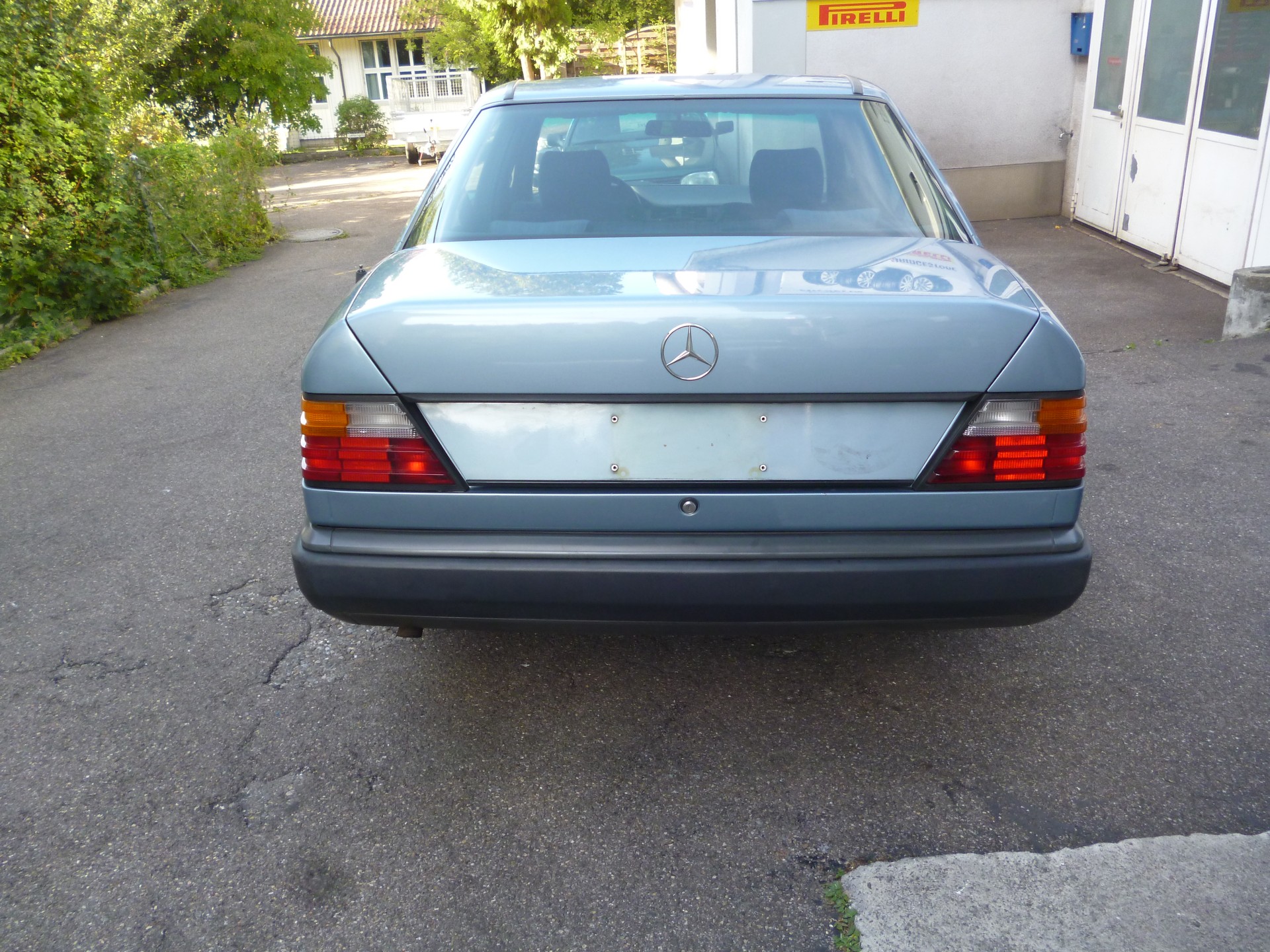 MERCEDES-BENZ 230 E-image-2