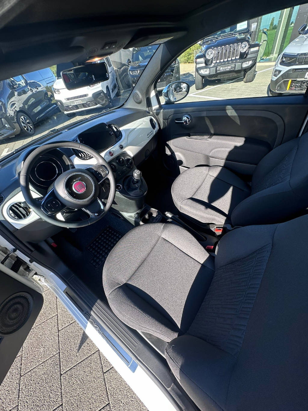 FIAT 500 C 1.0 Hybrid Swiss Edition-image-6