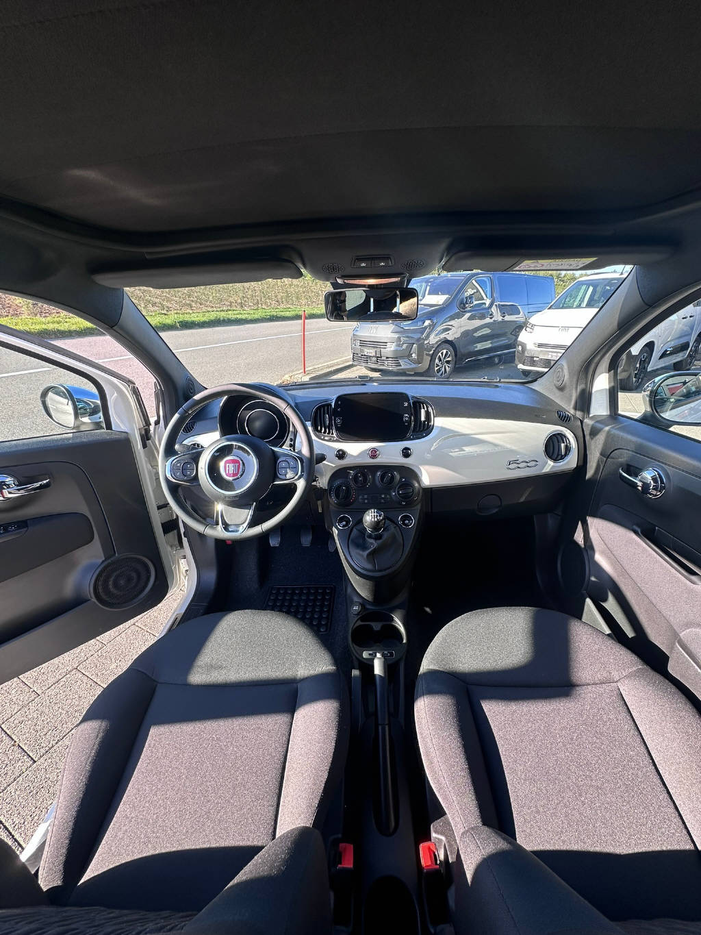 FIAT 500 C 1.0 Hybrid Swiss Edition-image-11