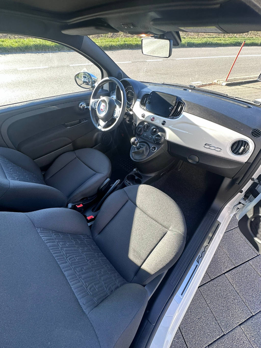 FIAT 500 C 1.0 Hybrid Swiss Edition-image-7