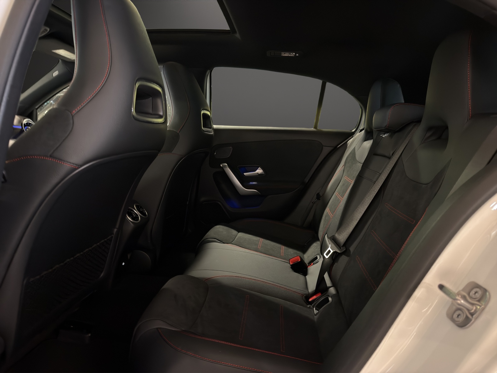 MERCEDES-BENZ A 200 Night Star 7G-DCT-image-8