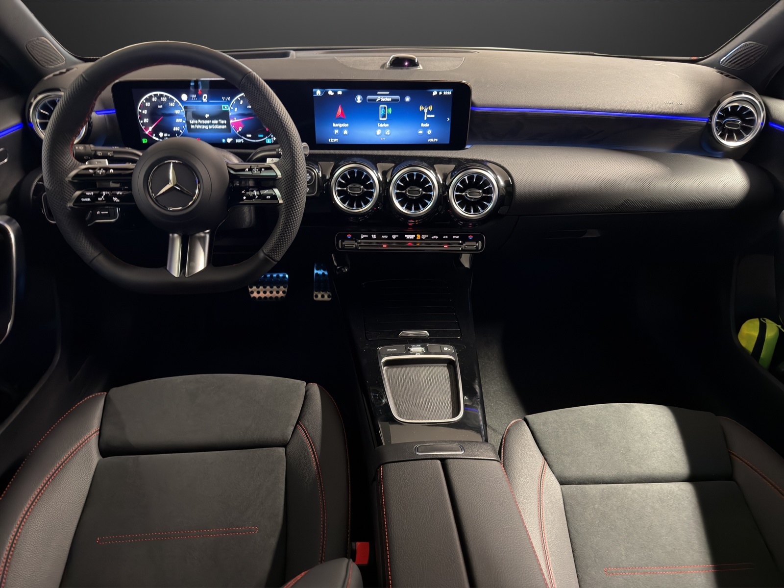 MERCEDES-BENZ A 200 Night Star 7G-DCT-image-5