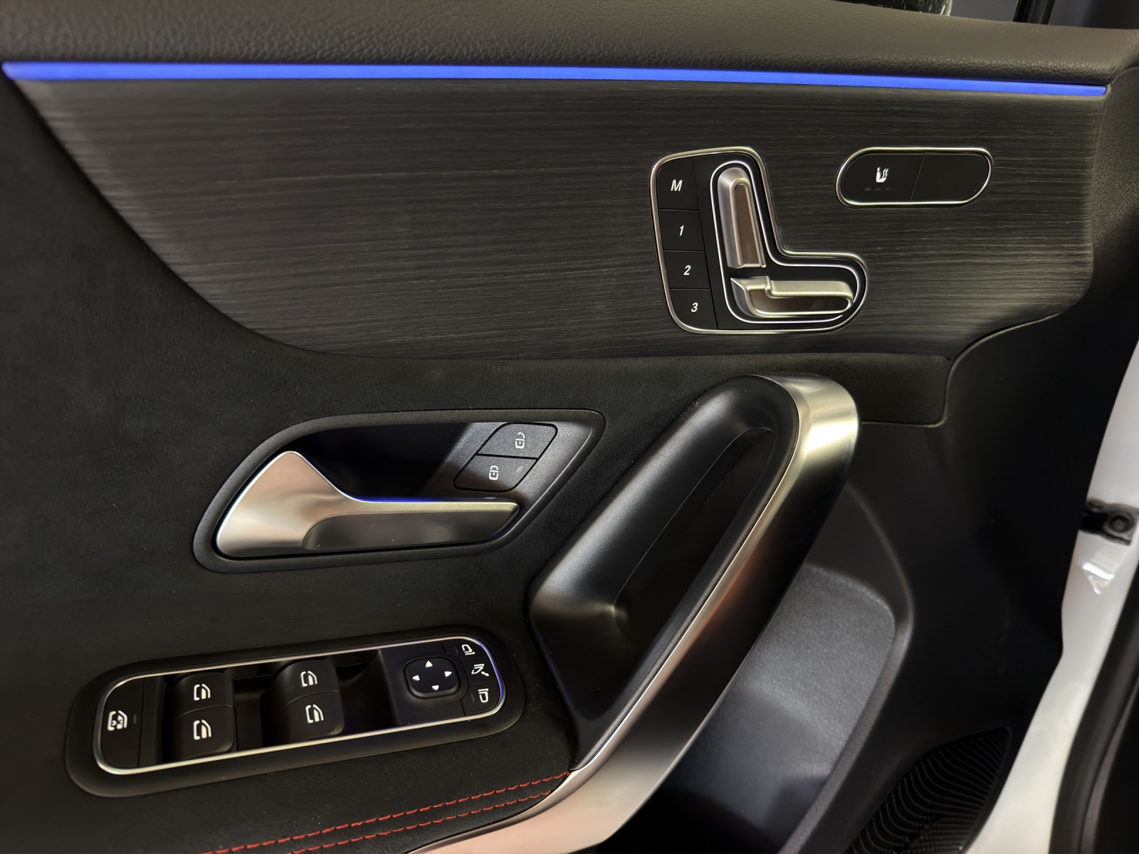 MERCEDES-BENZ A 200 Night Star 7G-DCT-image-9