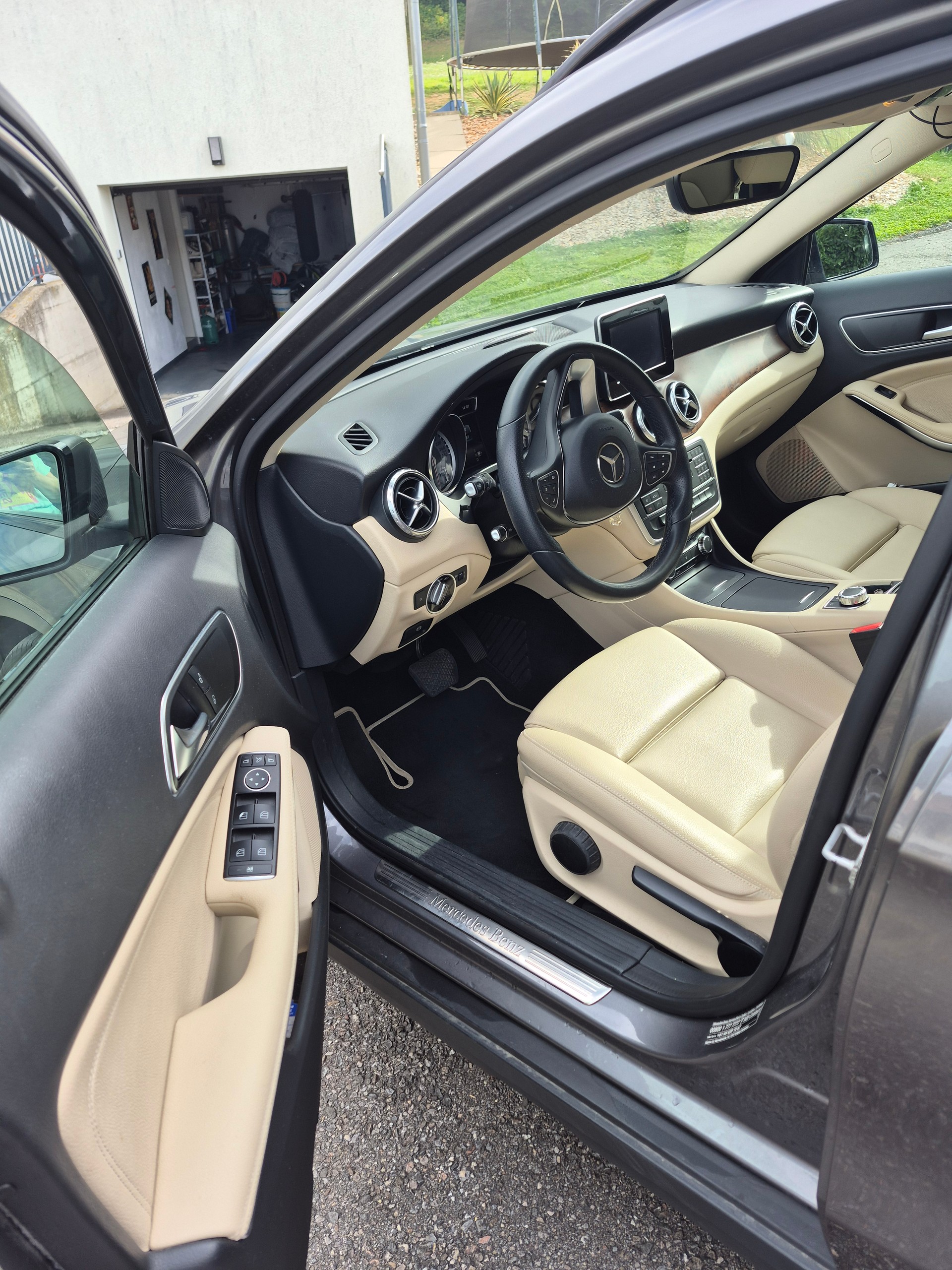 MERCEDES-BENZ GLA 250-image-1