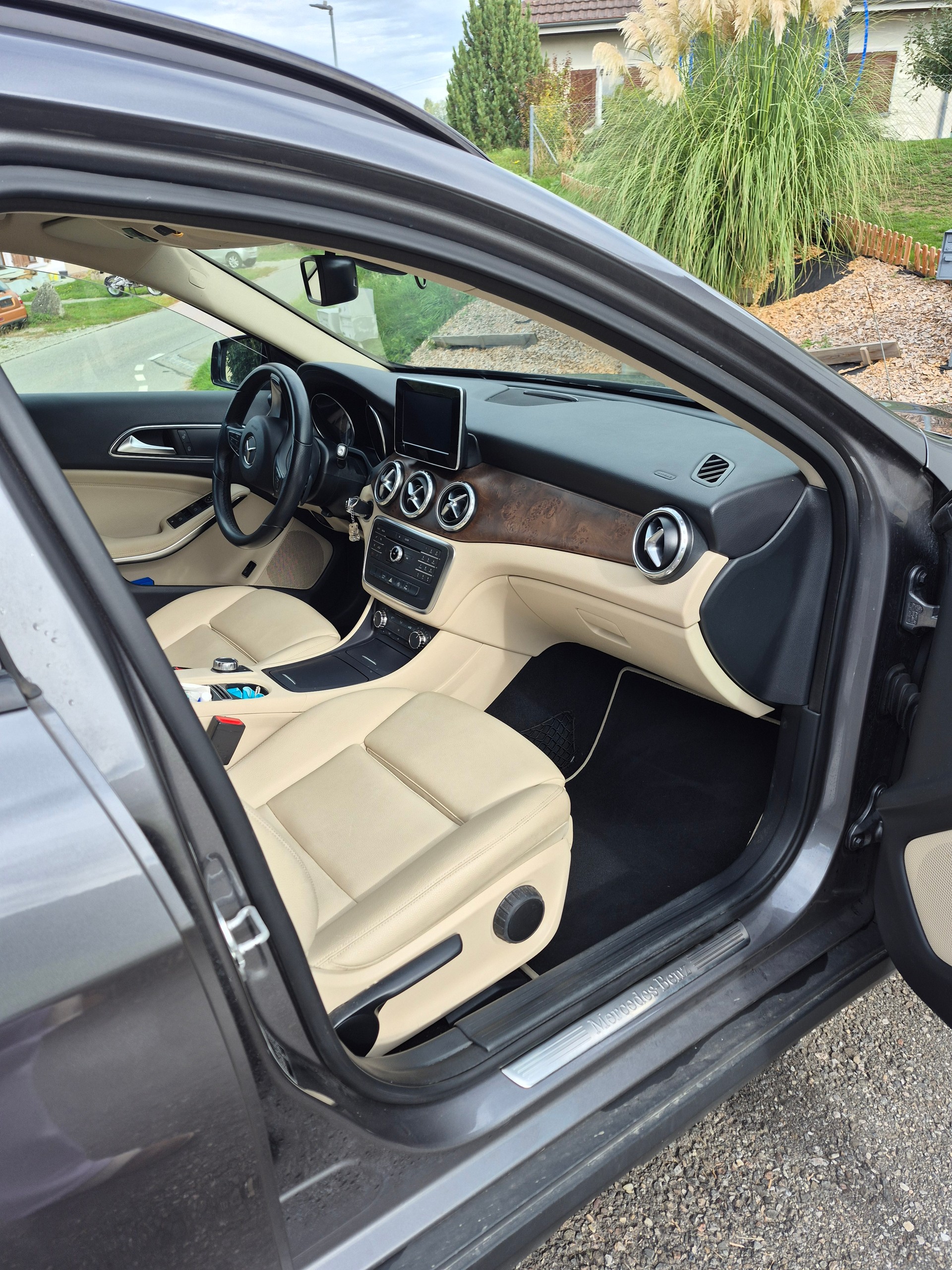 MERCEDES-BENZ GLA 250-image-3