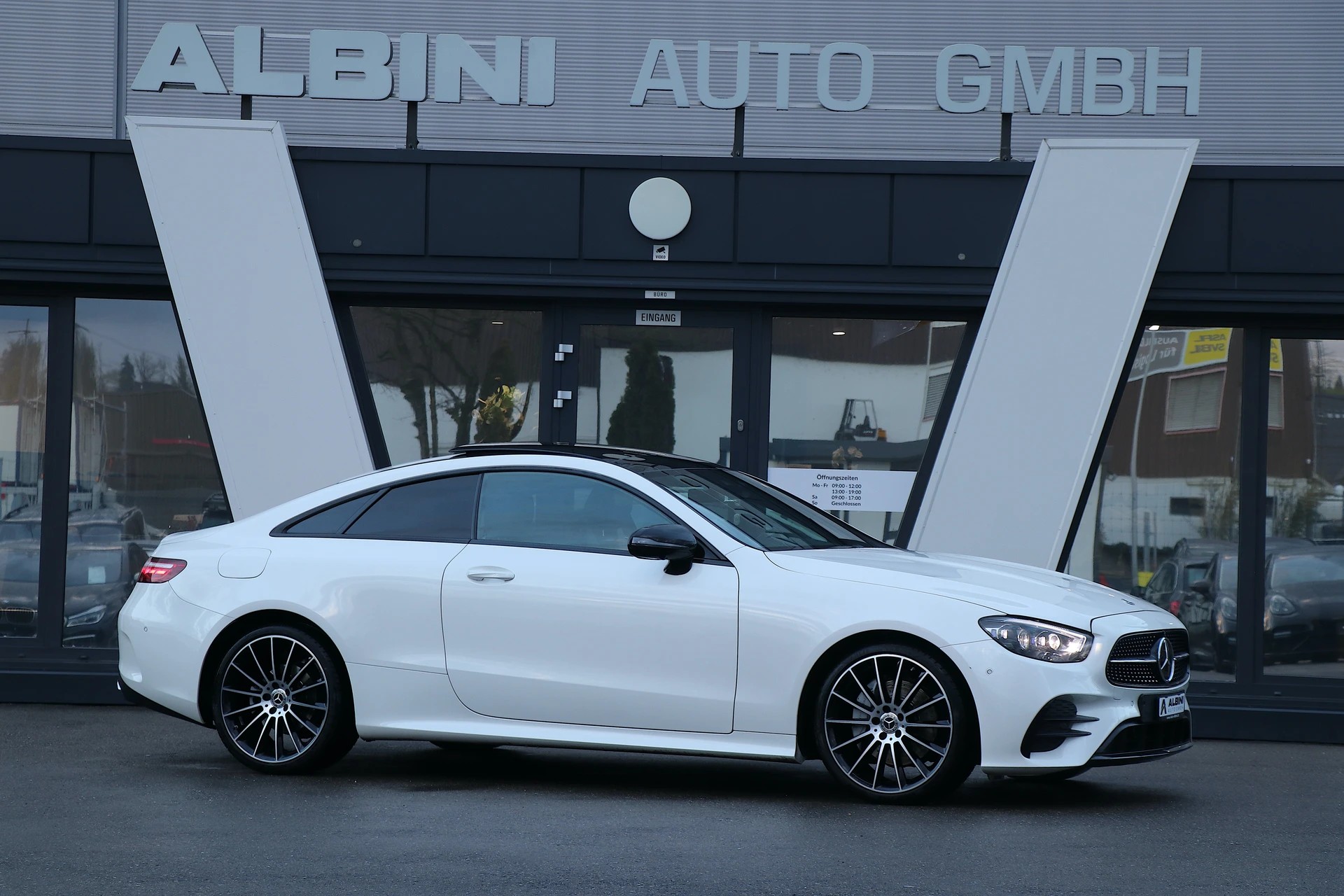 MERCEDES-BENZ E 220 d Coupé AMG Line *DIAMANTWEISS* 9G-Tronic-image-1