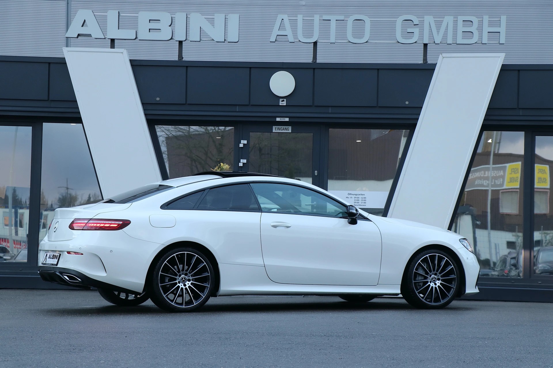 MERCEDES-BENZ E 220 d Coupé AMG Line *DIAMANTWEISS* 9G-Tronic-image-2