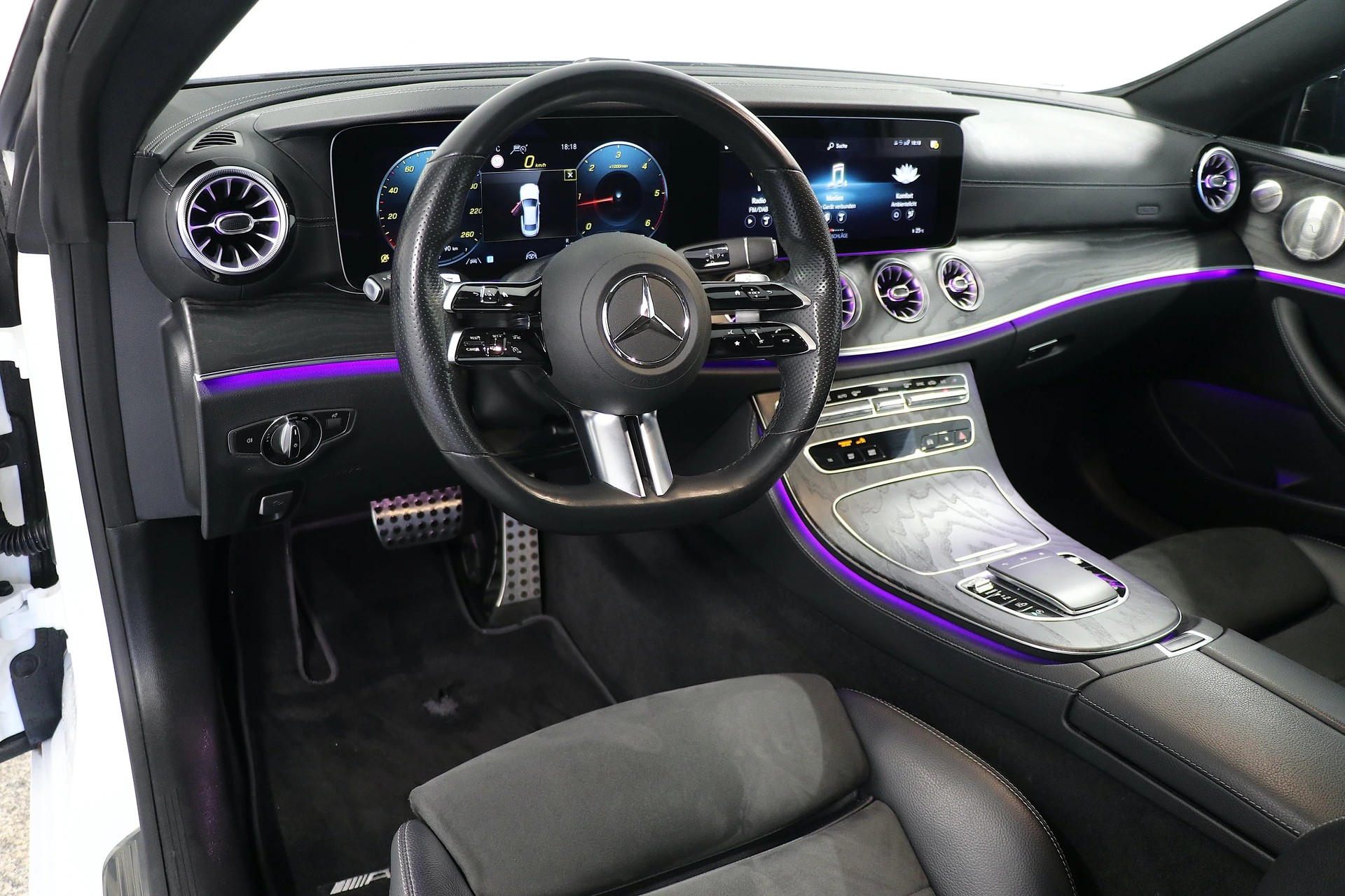 MERCEDES-BENZ E 220 d Coupé AMG Line *DIAMANTWEISS* 9G-Tronic-image-6