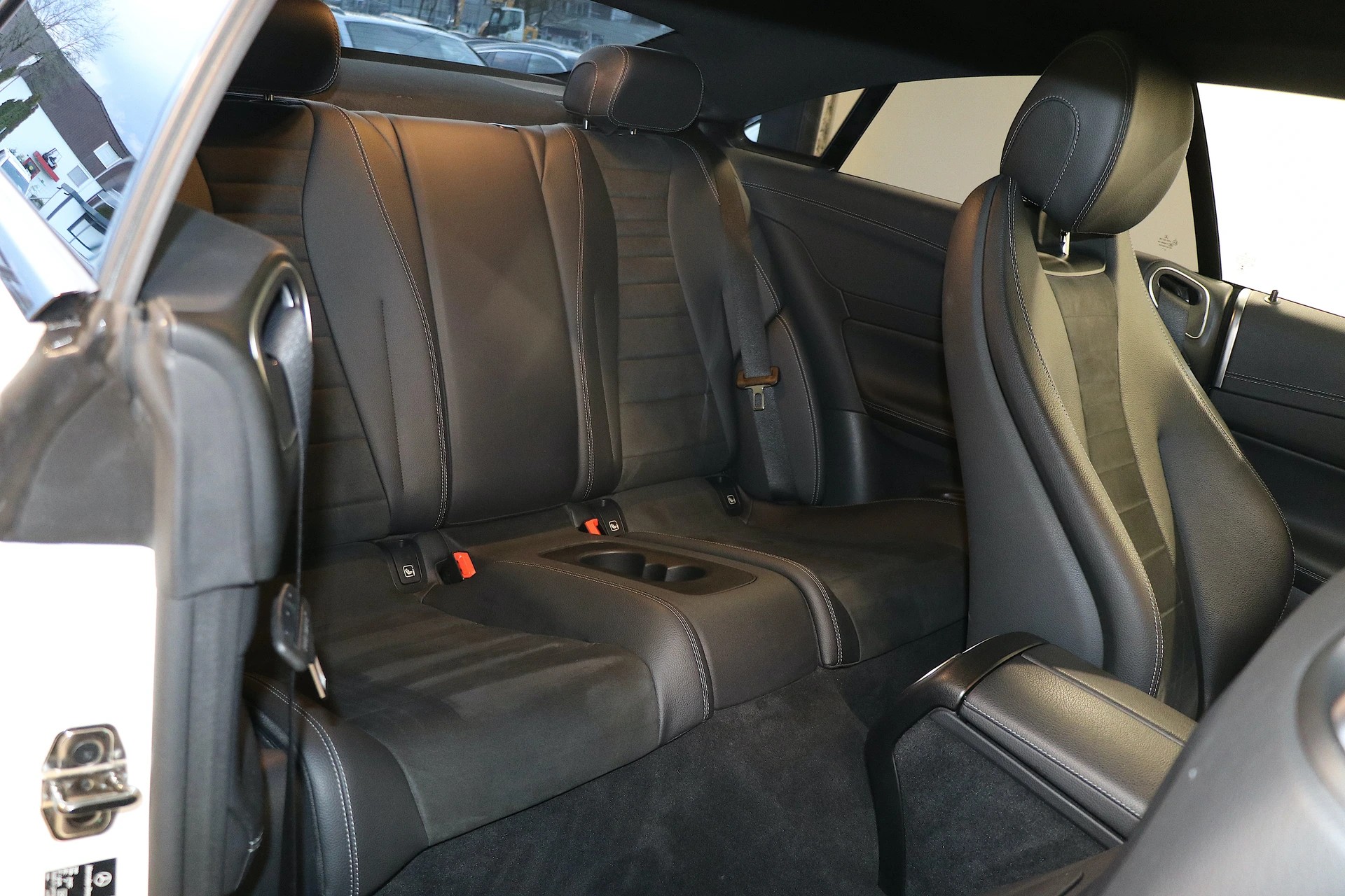MERCEDES-BENZ E 220 d Coupé AMG Line *DIAMANTWEISS* 9G-Tronic-image-13