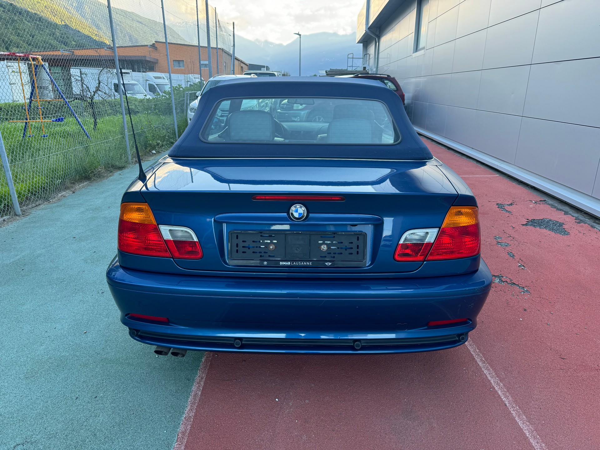 BMW 323Ci Cabriolet-image-5