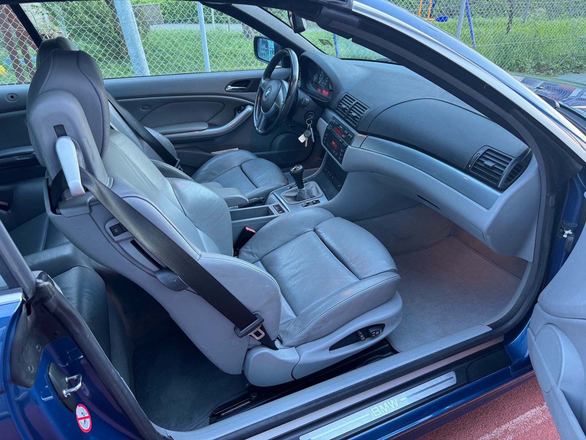 BMW 323Ci Cabriolet-image-9