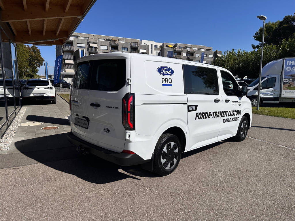 FORD E-Transit Custom Van 320 L1 65 kWh Trend-image-2
