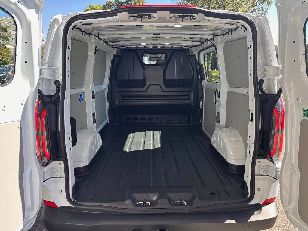 FORD E-Transit Custom Van 320 L1 65 kWh Trend-image-4