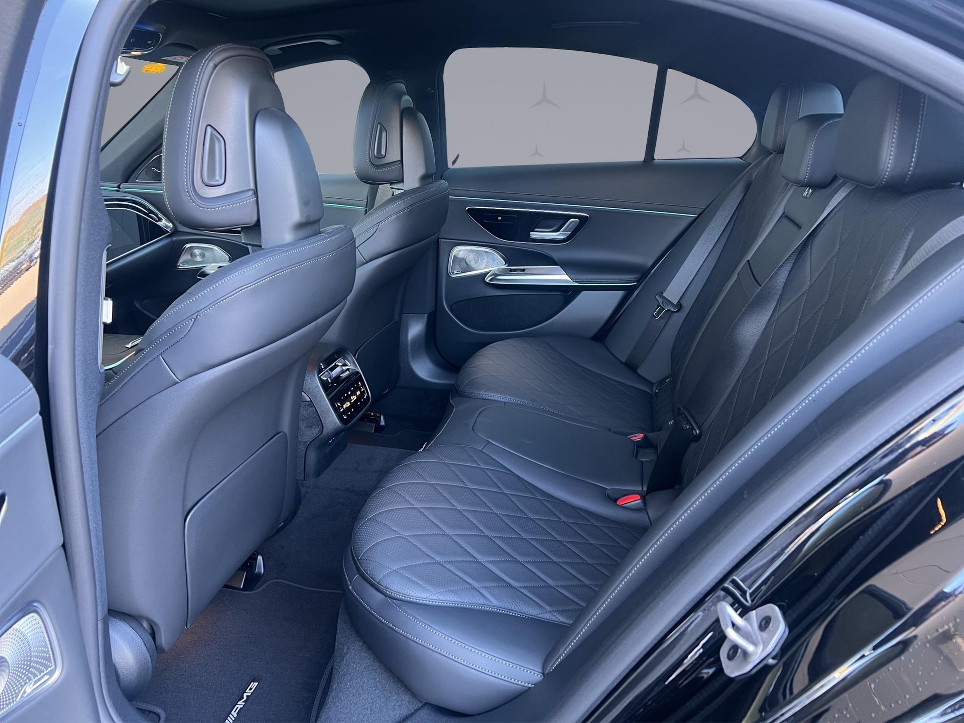 MERCEDES-BENZ E 450 d AMG Line 4matic-image-9
