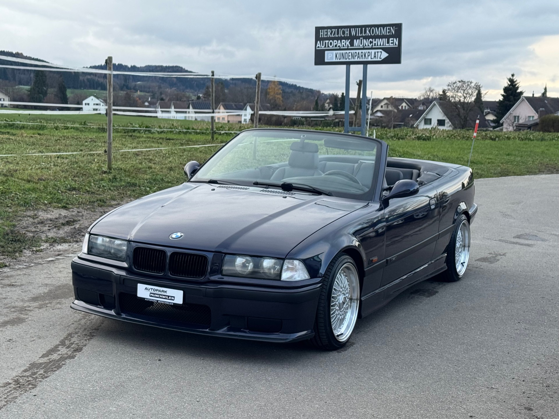 BMW 325i Cabrio-image-0