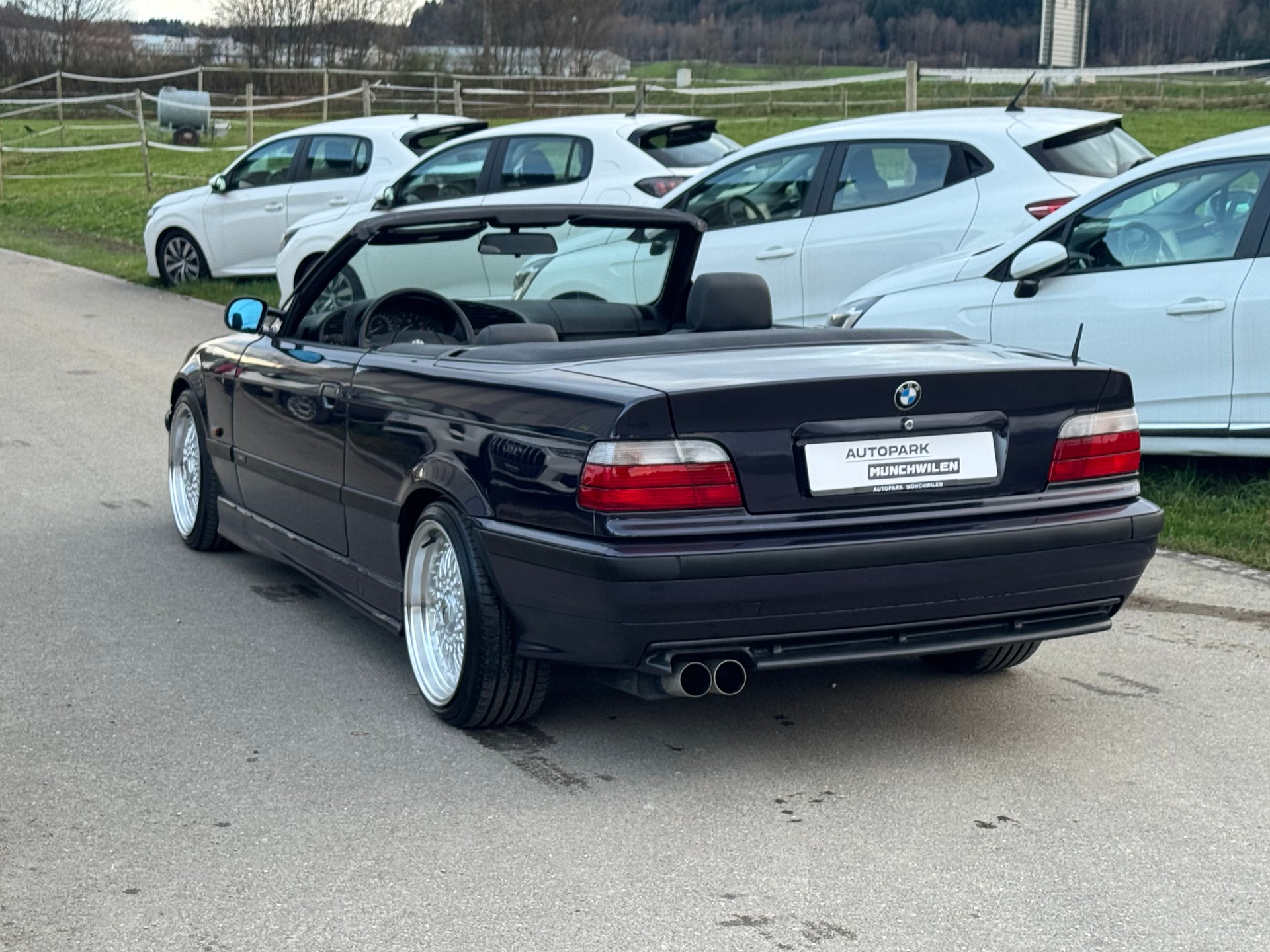 BMW 325i Cabrio-image-3
