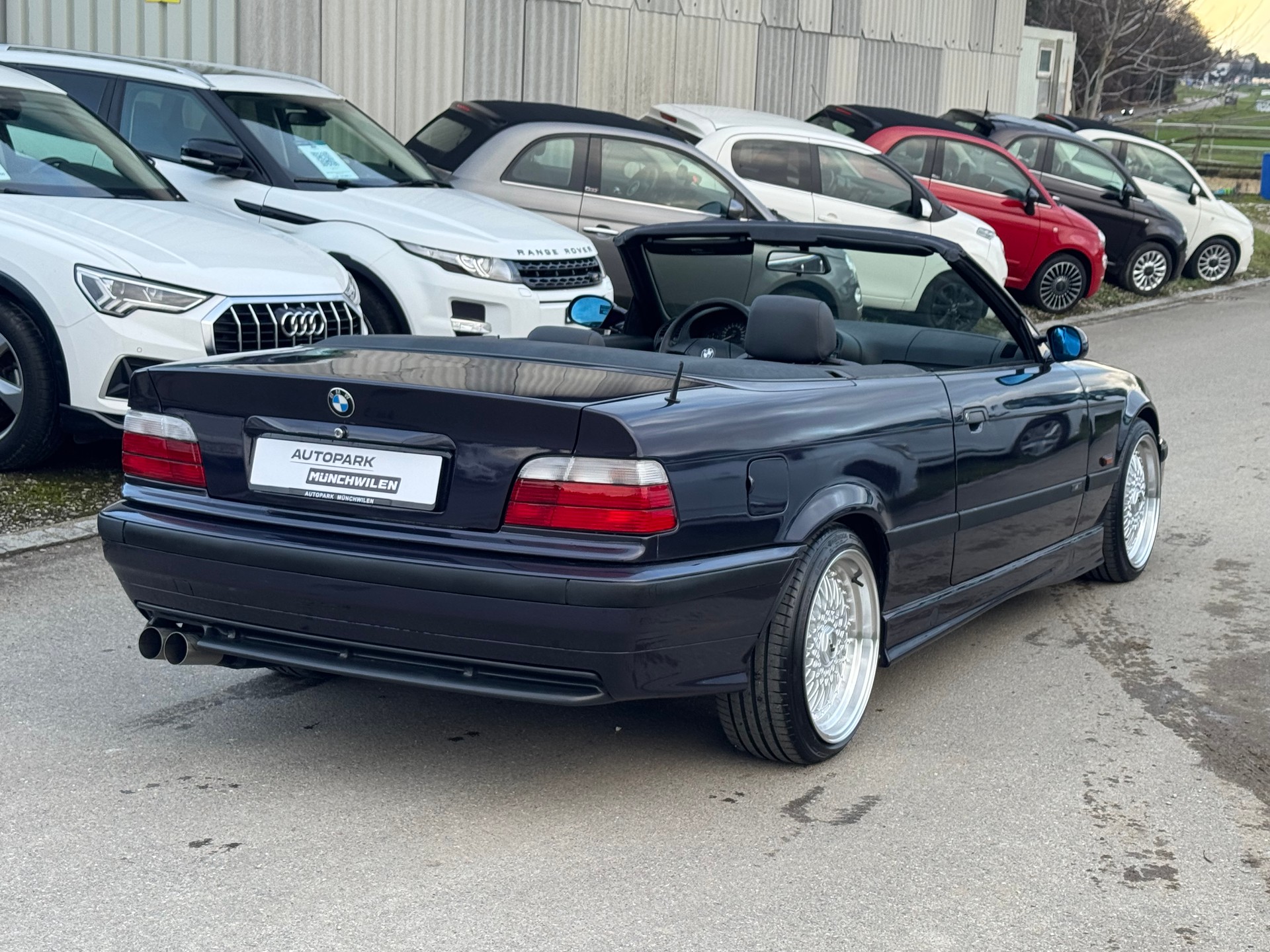 BMW 325i Cabrio-image-2