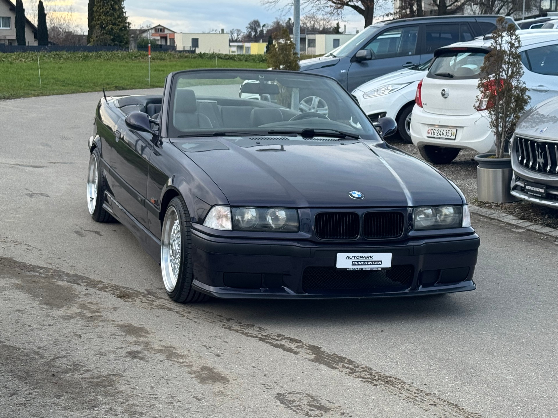 BMW 325i Cabrio-image-1
