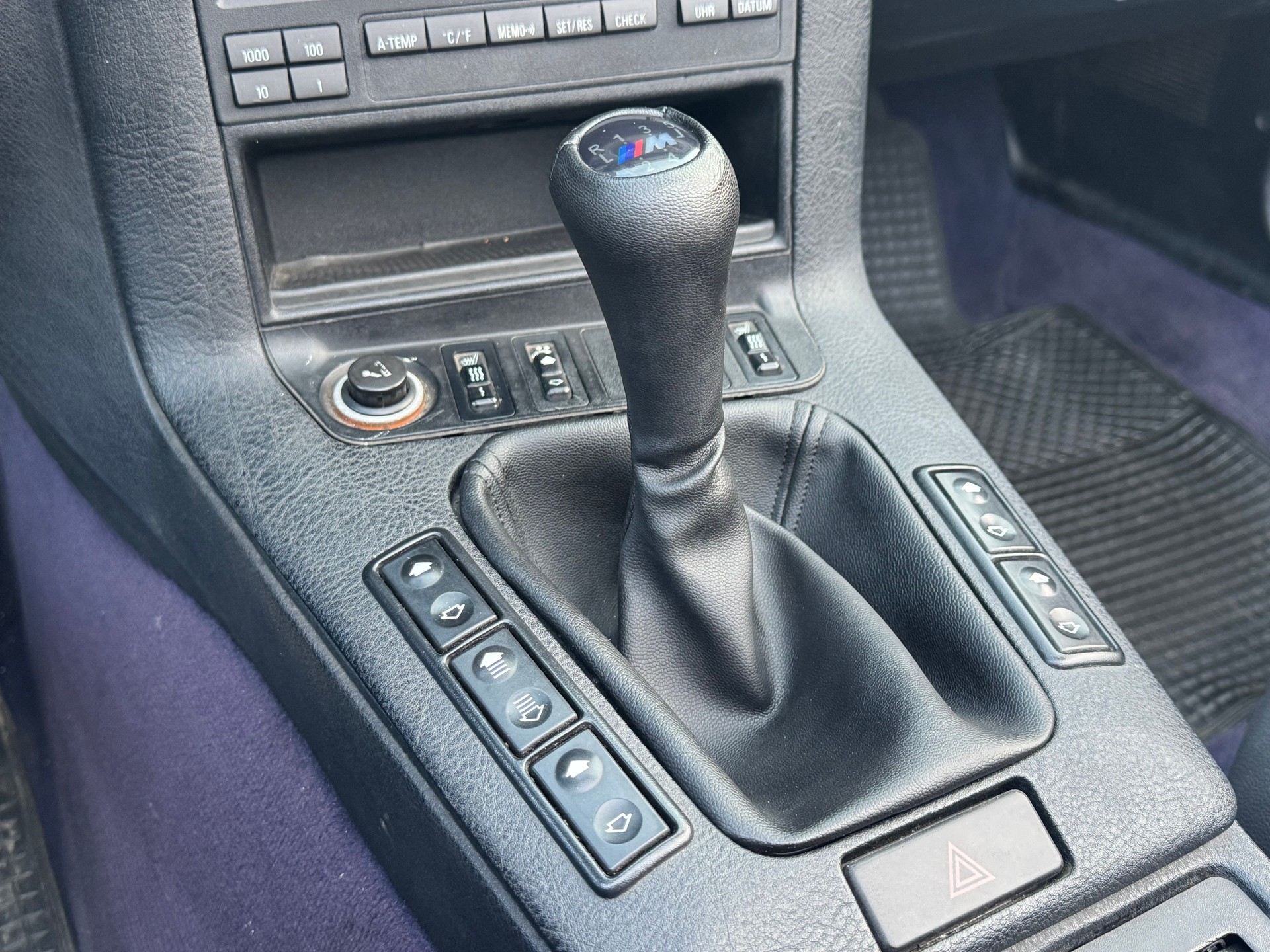 BMW 325i Cabrio-image-11