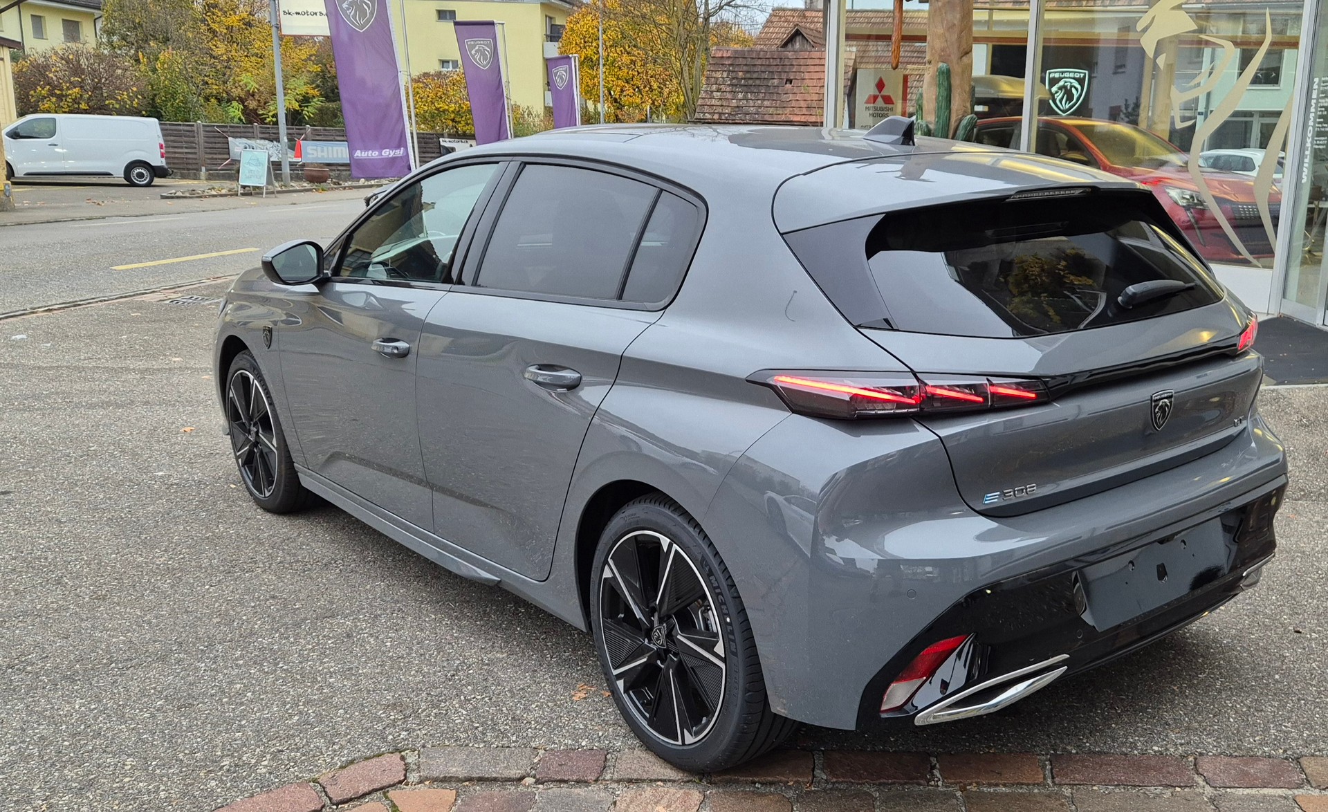 PEUGEOT 308 1.6 PHEV 195 GT SwissPrime Helvetia-image-3