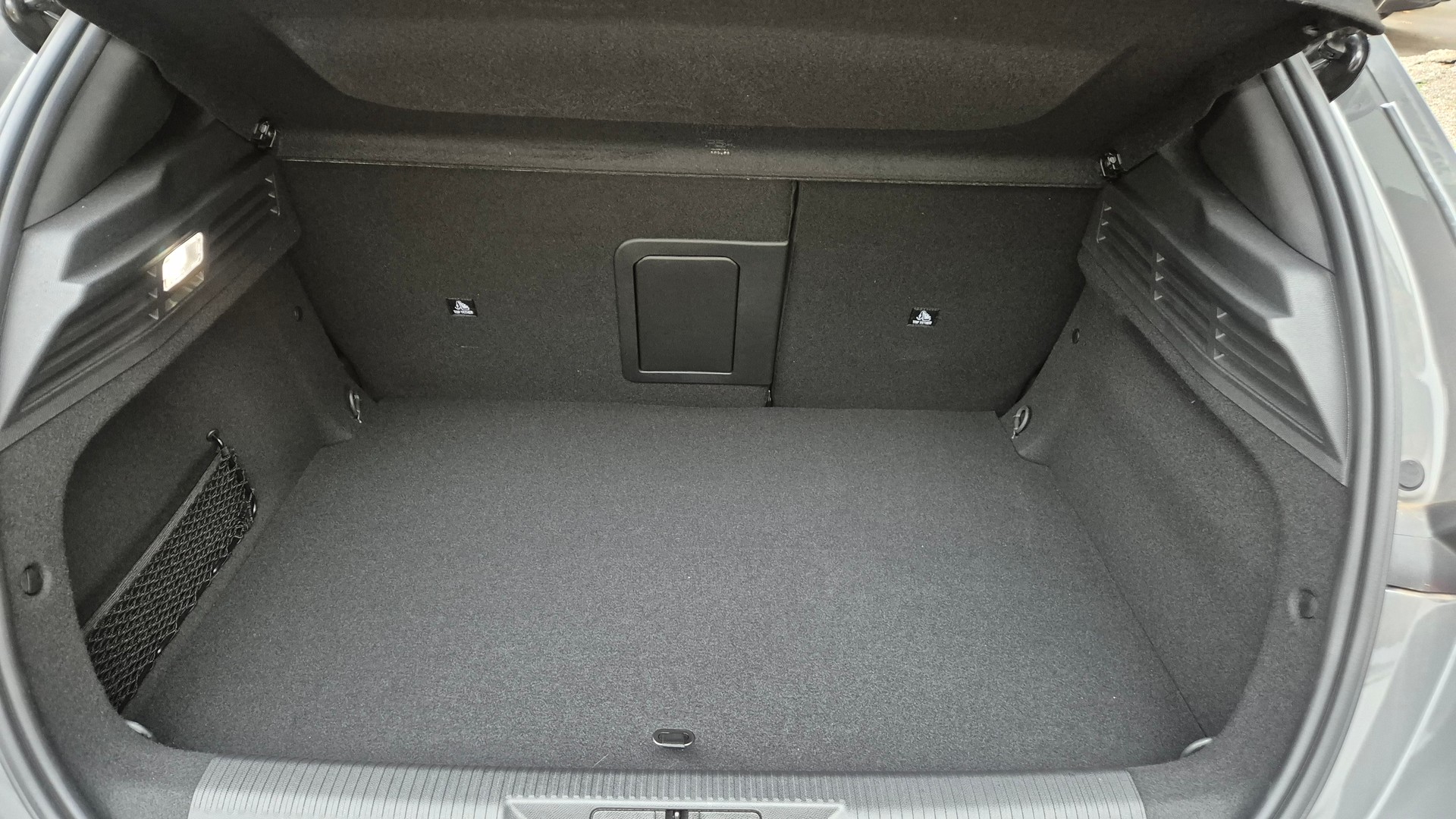 PEUGEOT 308 1.6 PHEV 195 GT SwissPrime Helvetia-image-6