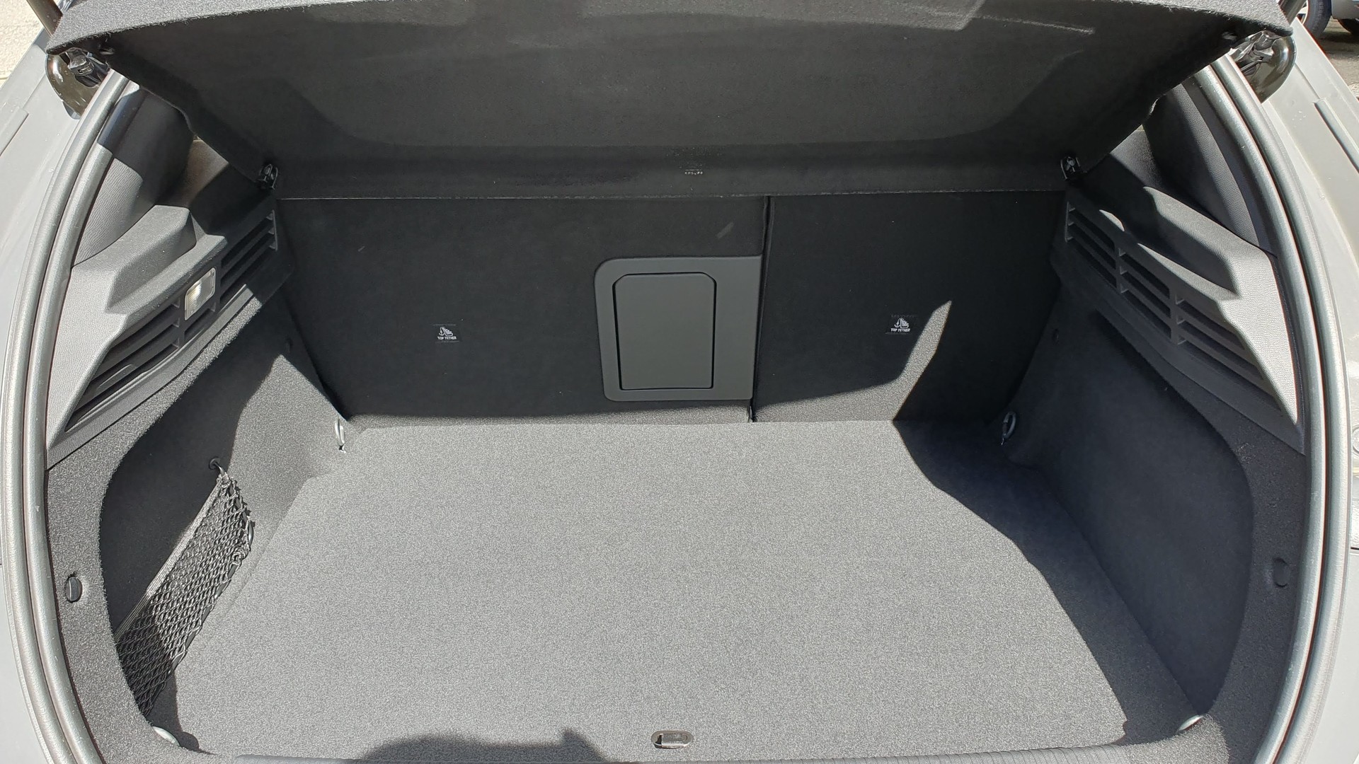 PEUGEOT 308 1.6 PHEV 195 GT SwissPrime Helvetia-image-12