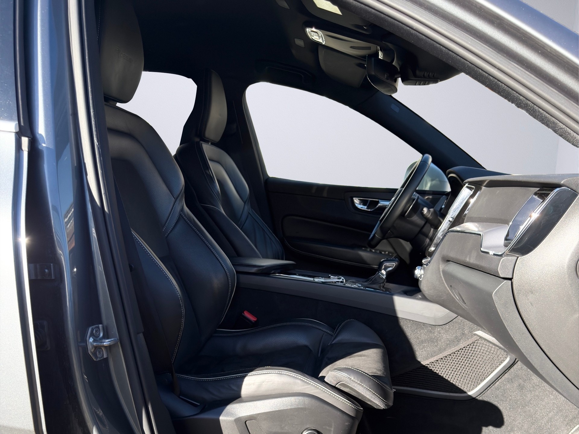 VOLVO XC60 D4 AWD R-Design Geartronic-image-12