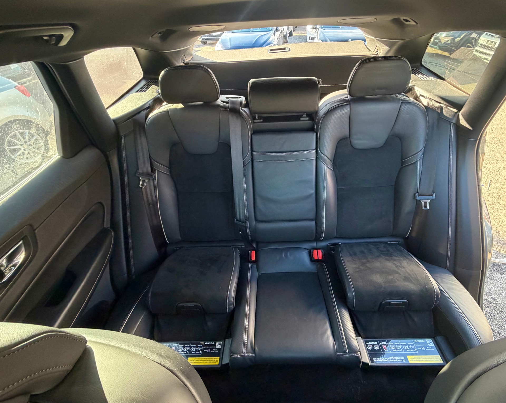 VOLVO XC60 D4 AWD R-Design Geartronic-image-15