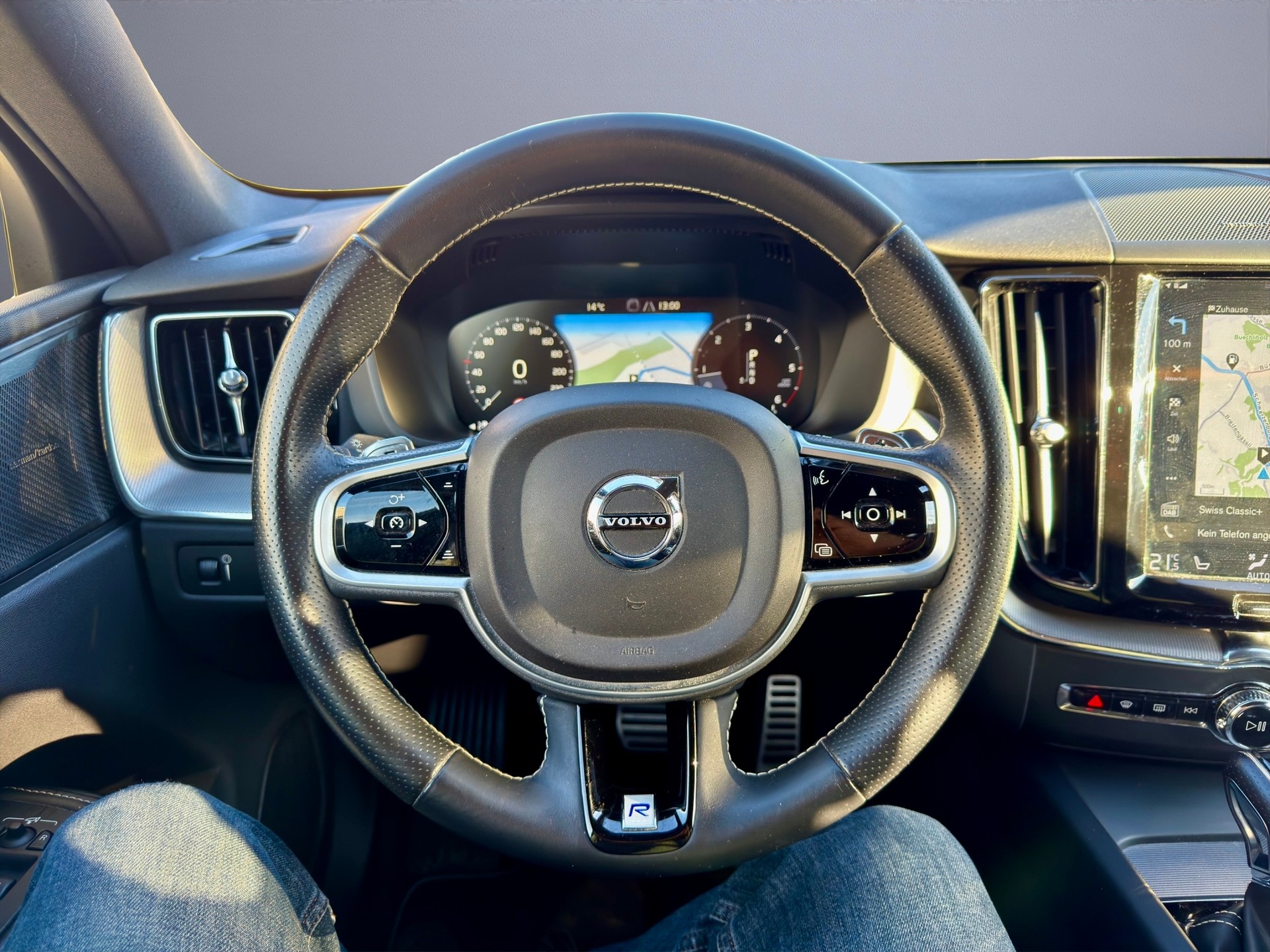 VOLVO XC60 D4 AWD R-Design Geartronic-image-16