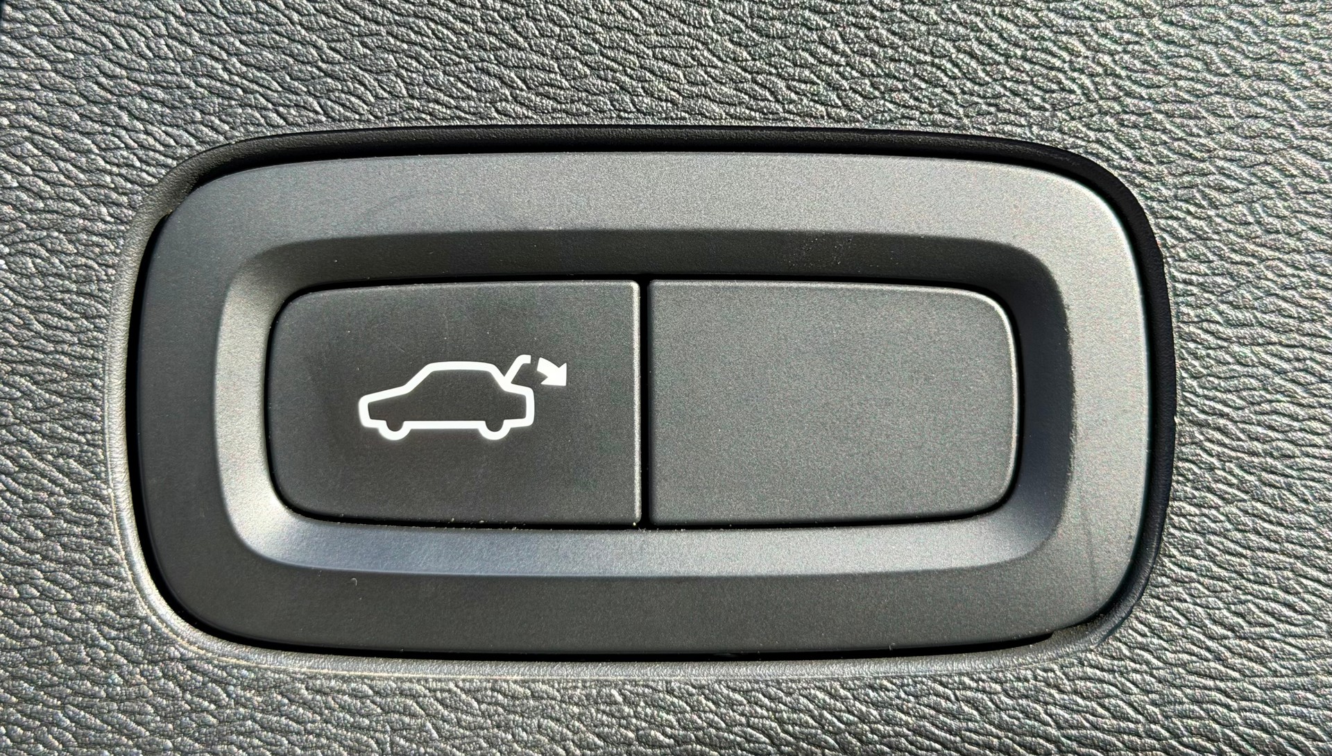 VOLVO XC60 D4 AWD R-Design Geartronic-image-9