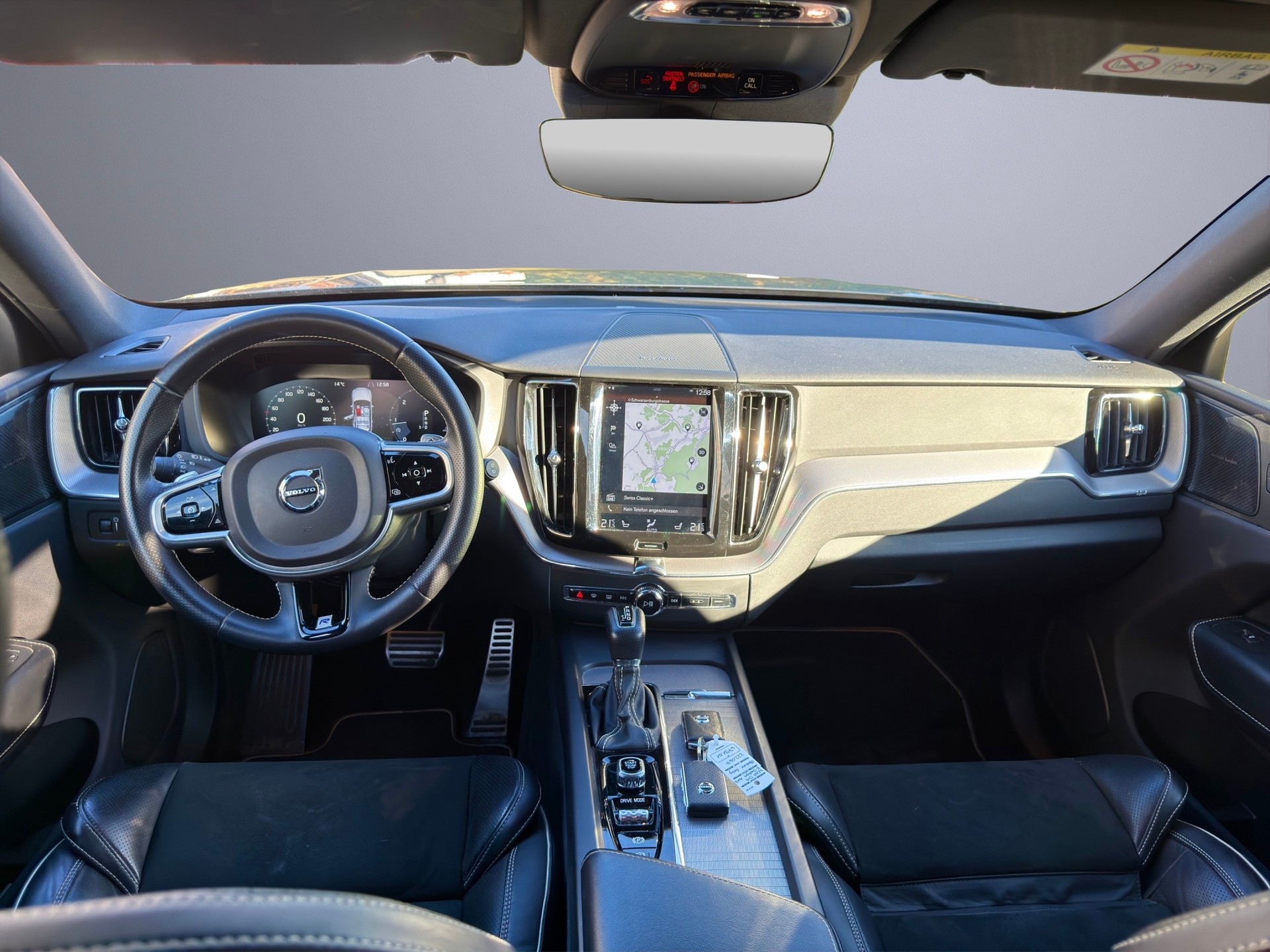 VOLVO XC60 D4 AWD R-Design Geartronic-image-10