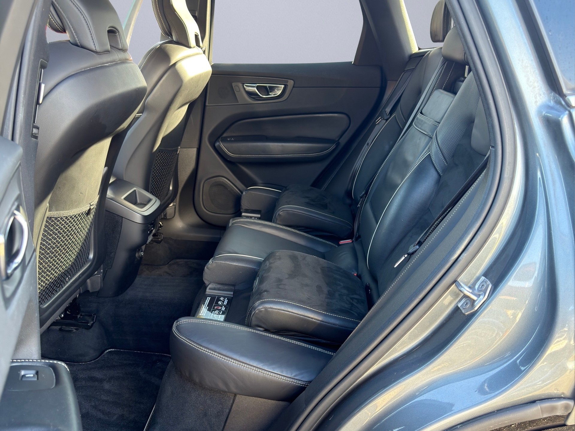 VOLVO XC60 D4 AWD R-Design Geartronic-image-14