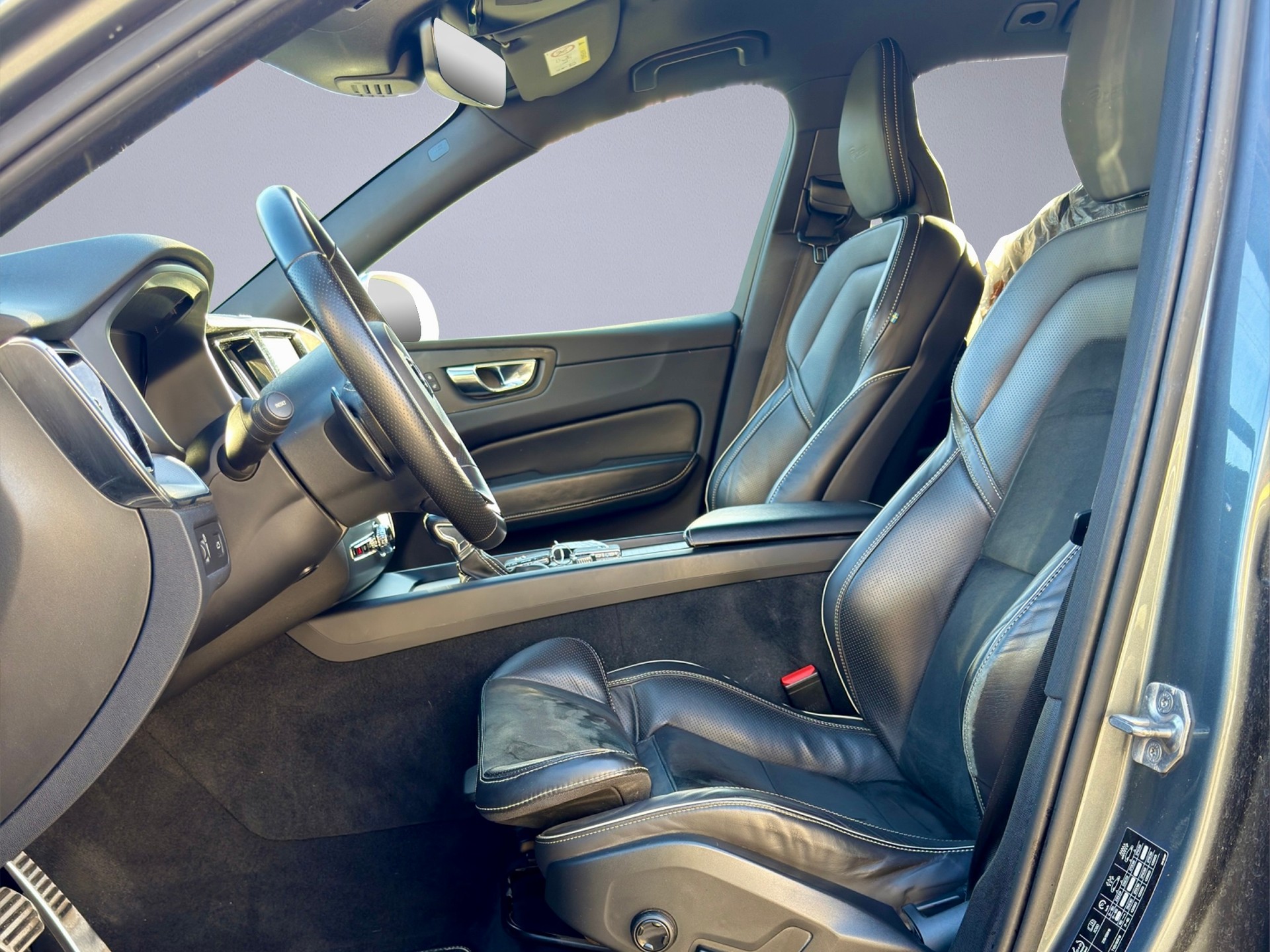 VOLVO XC60 D4 AWD R-Design Geartronic-image-11