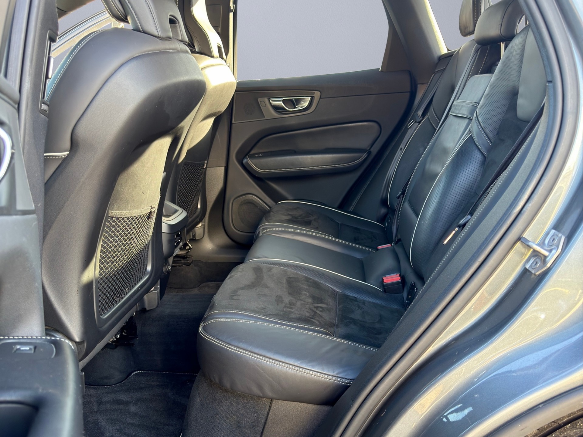 VOLVO XC60 D4 AWD R-Design Geartronic-image-13