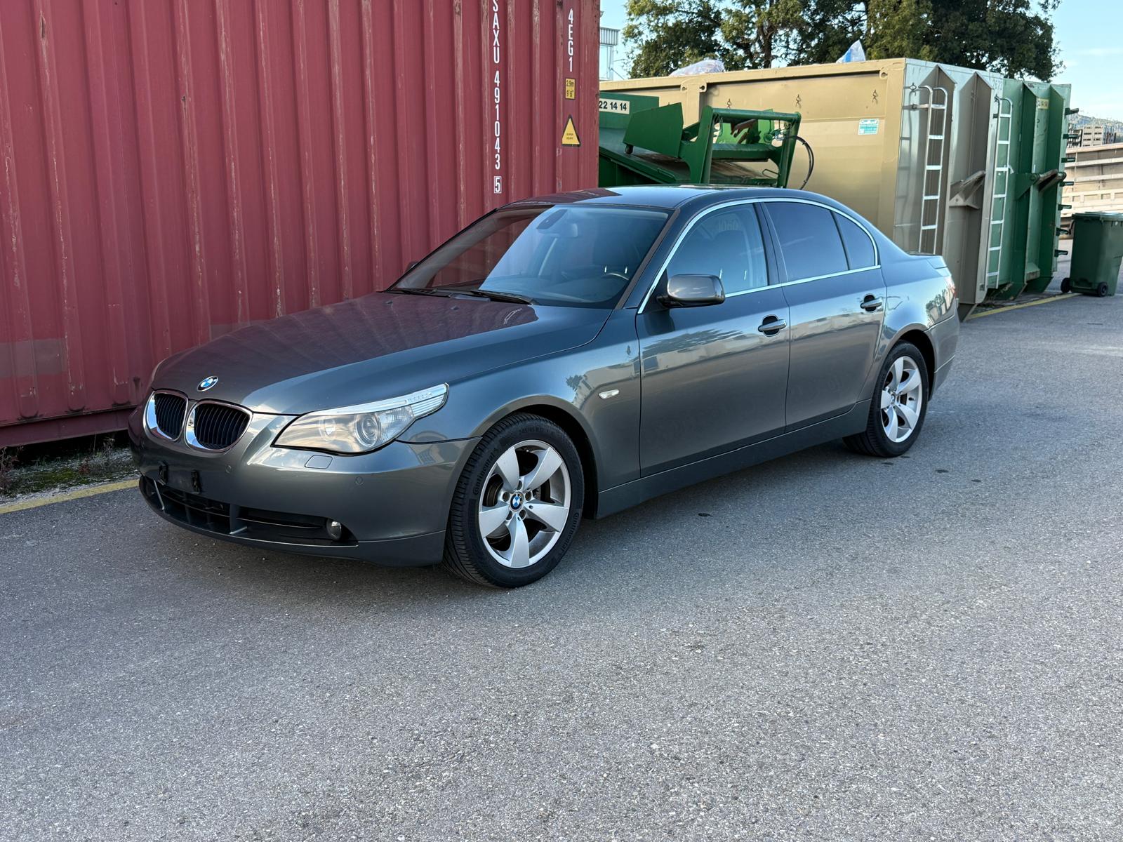 BMW 520i-image-1