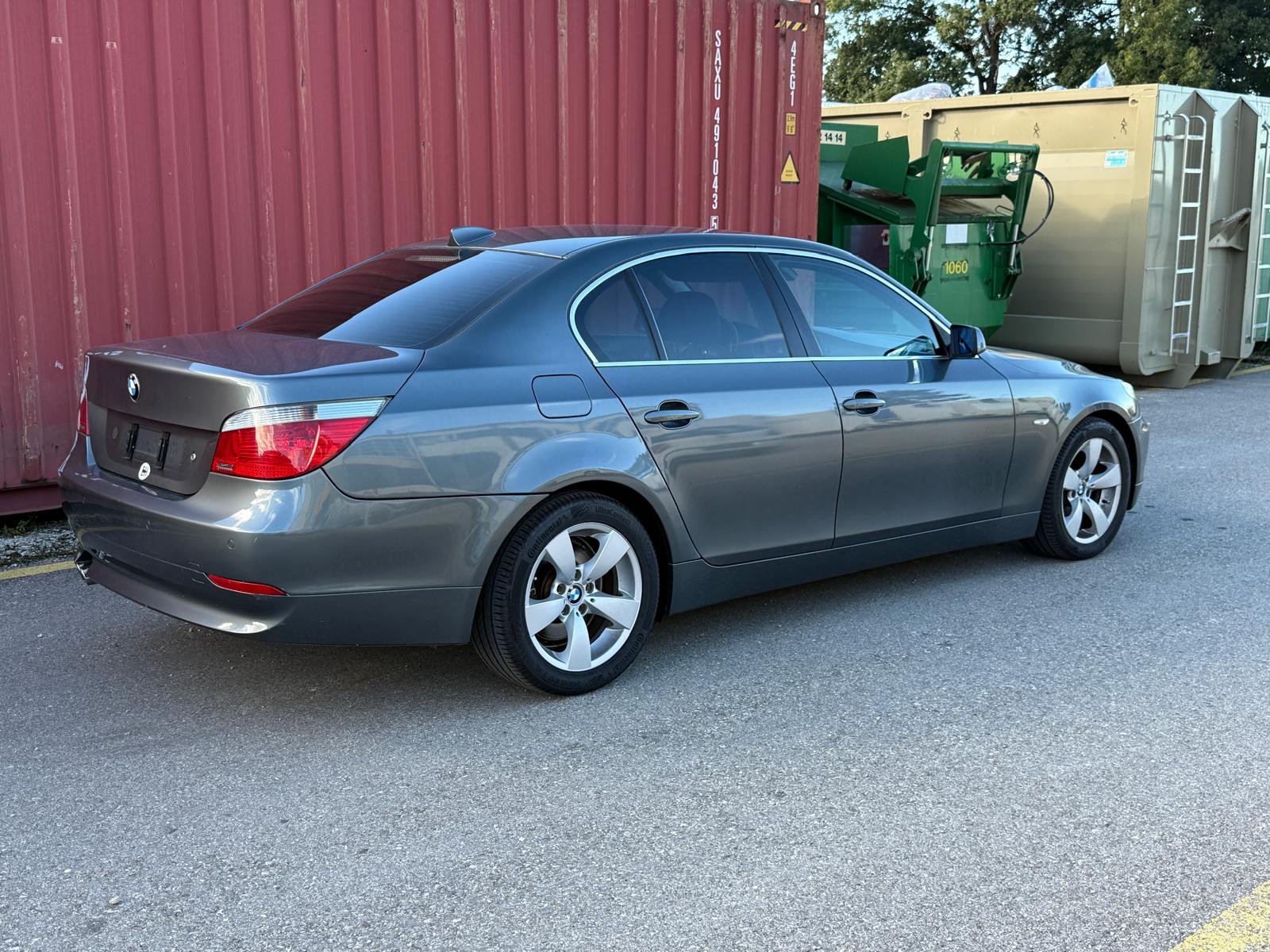 BMW 520i-image-3