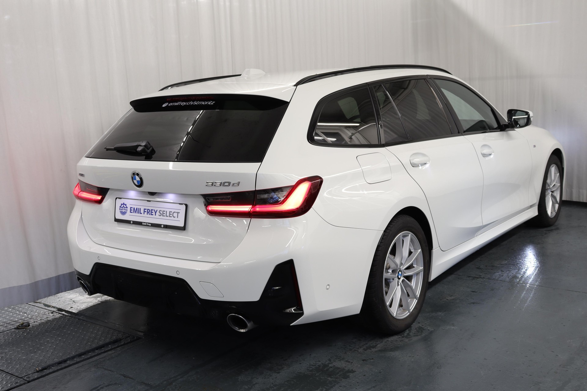 BMW 330d xDrive SAG Touring-image-9