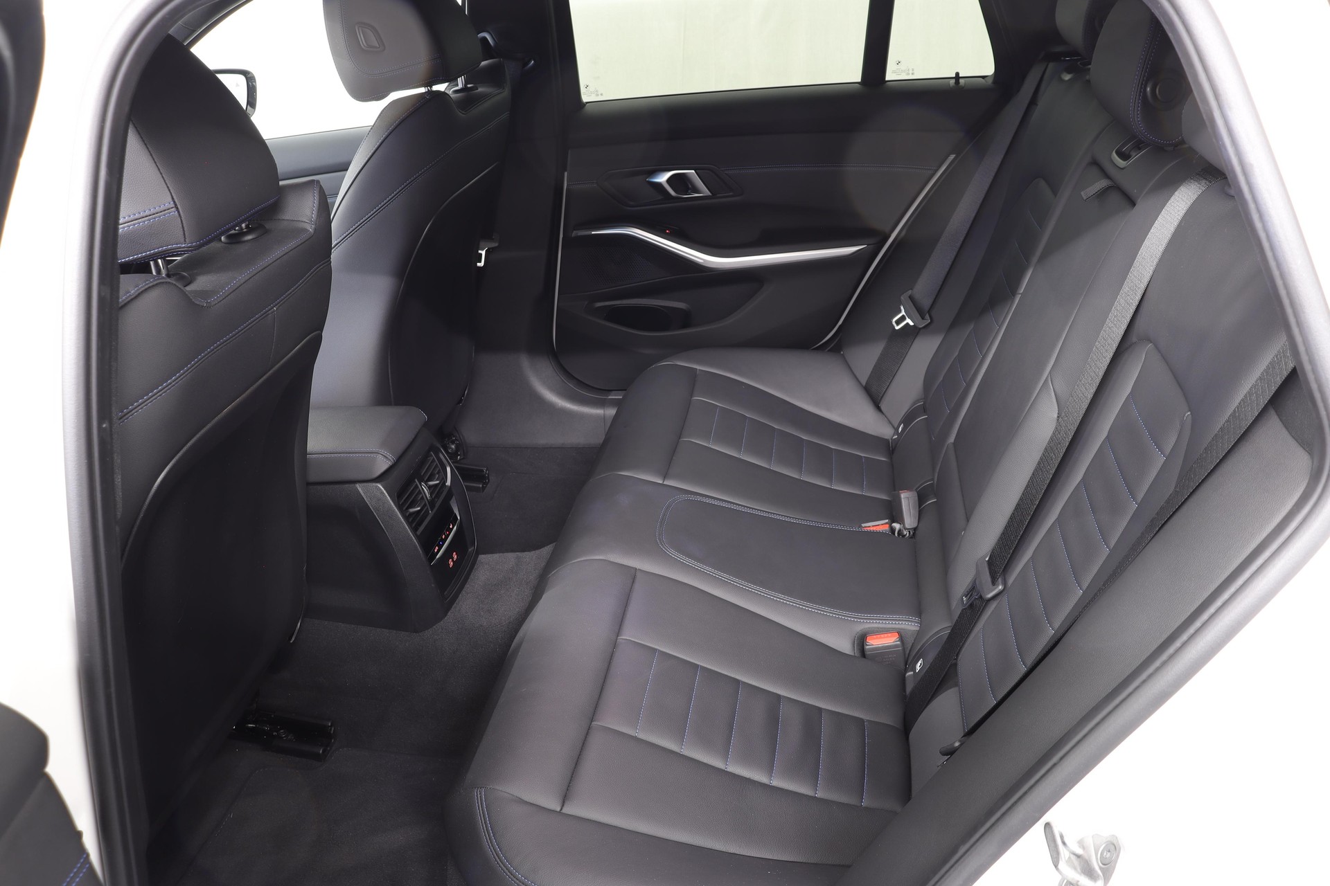 BMW 330d xDrive SAG Touring-image-7
